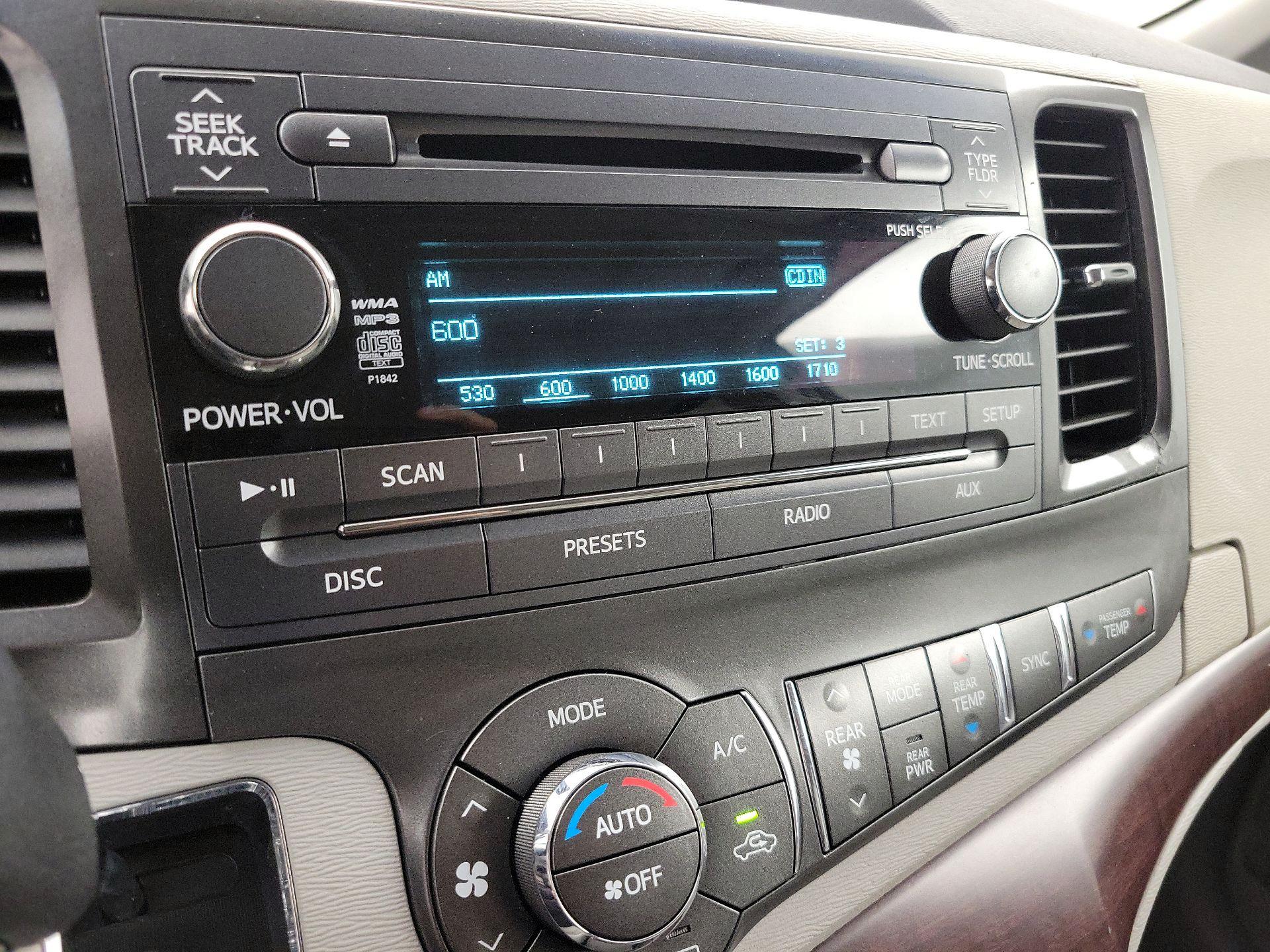 Thumbnail: 2013 Toyota Sienna - 15