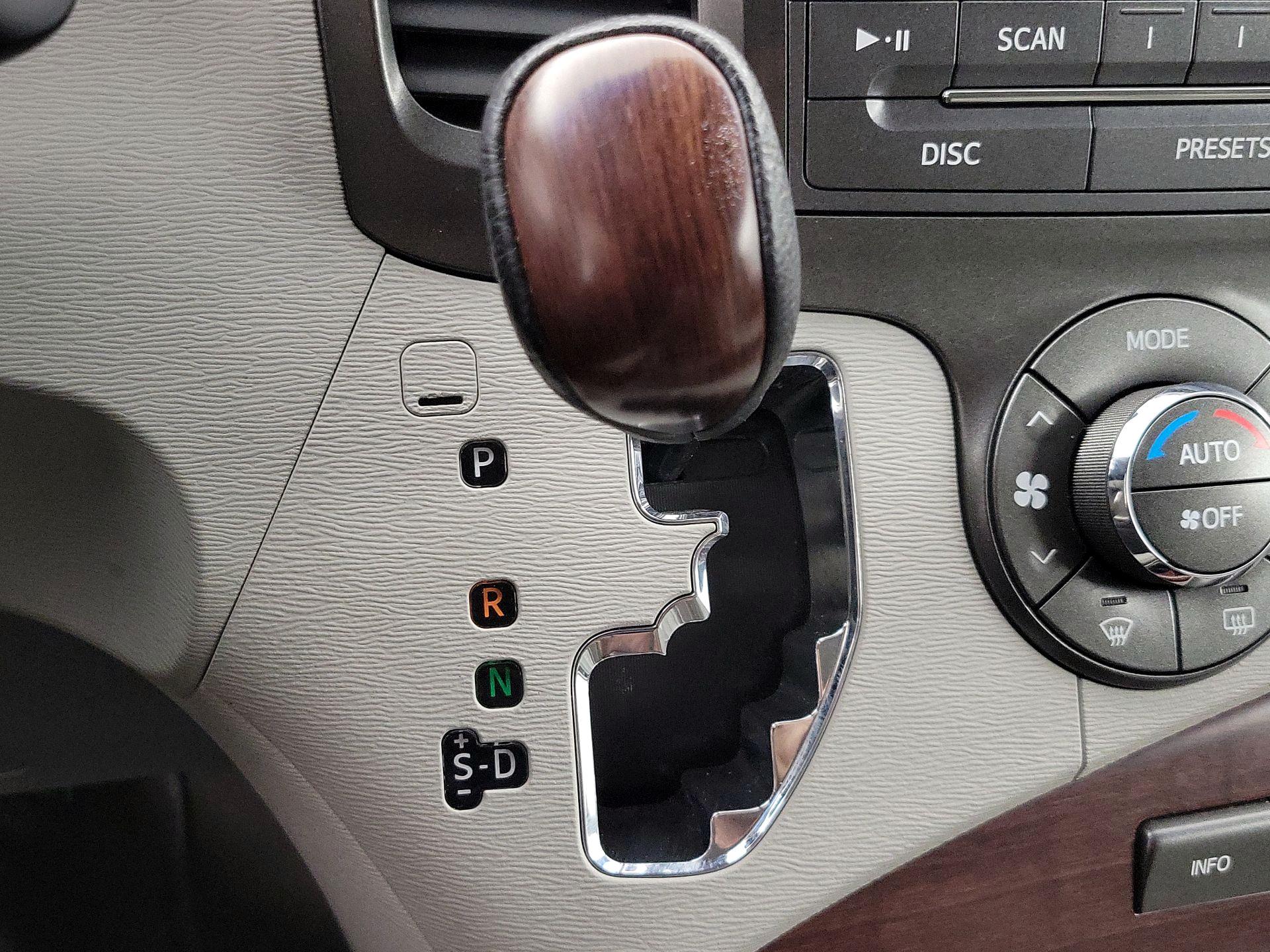 Thumbnail: 2013 Toyota Sienna - 17