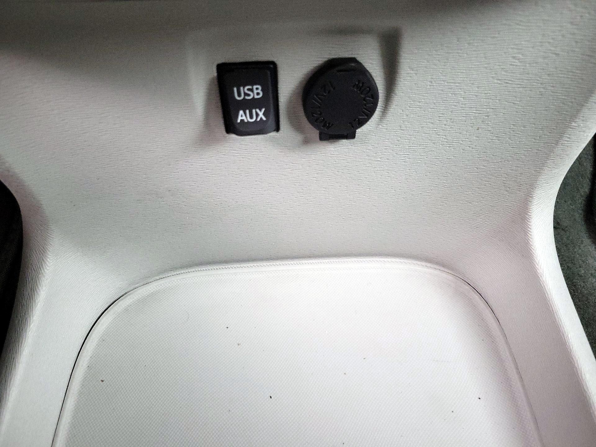Thumbnail: 2013 Toyota Sienna - 18