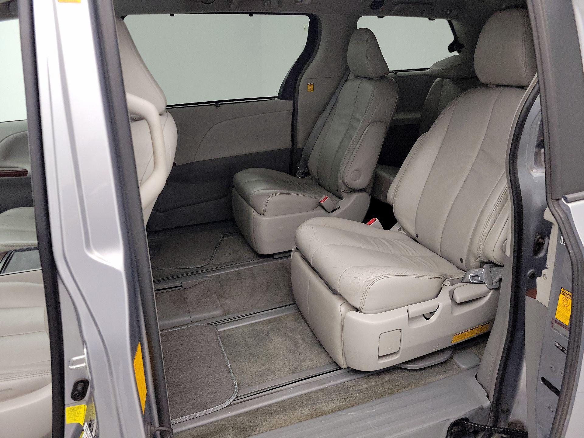 Thumbnail: 2013 Toyota Sienna - 19
