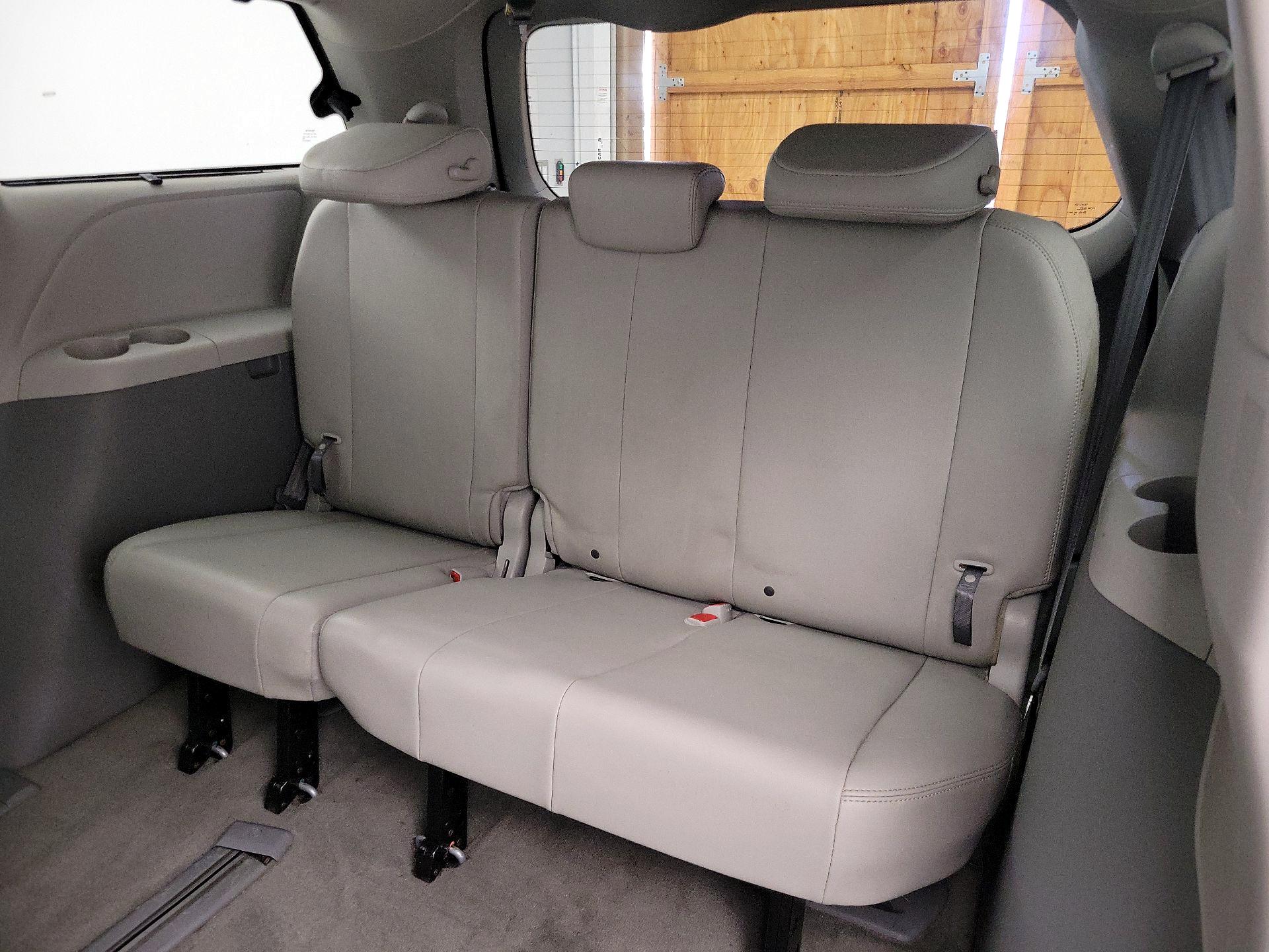 Thumbnail: 2013 Toyota Sienna - 20