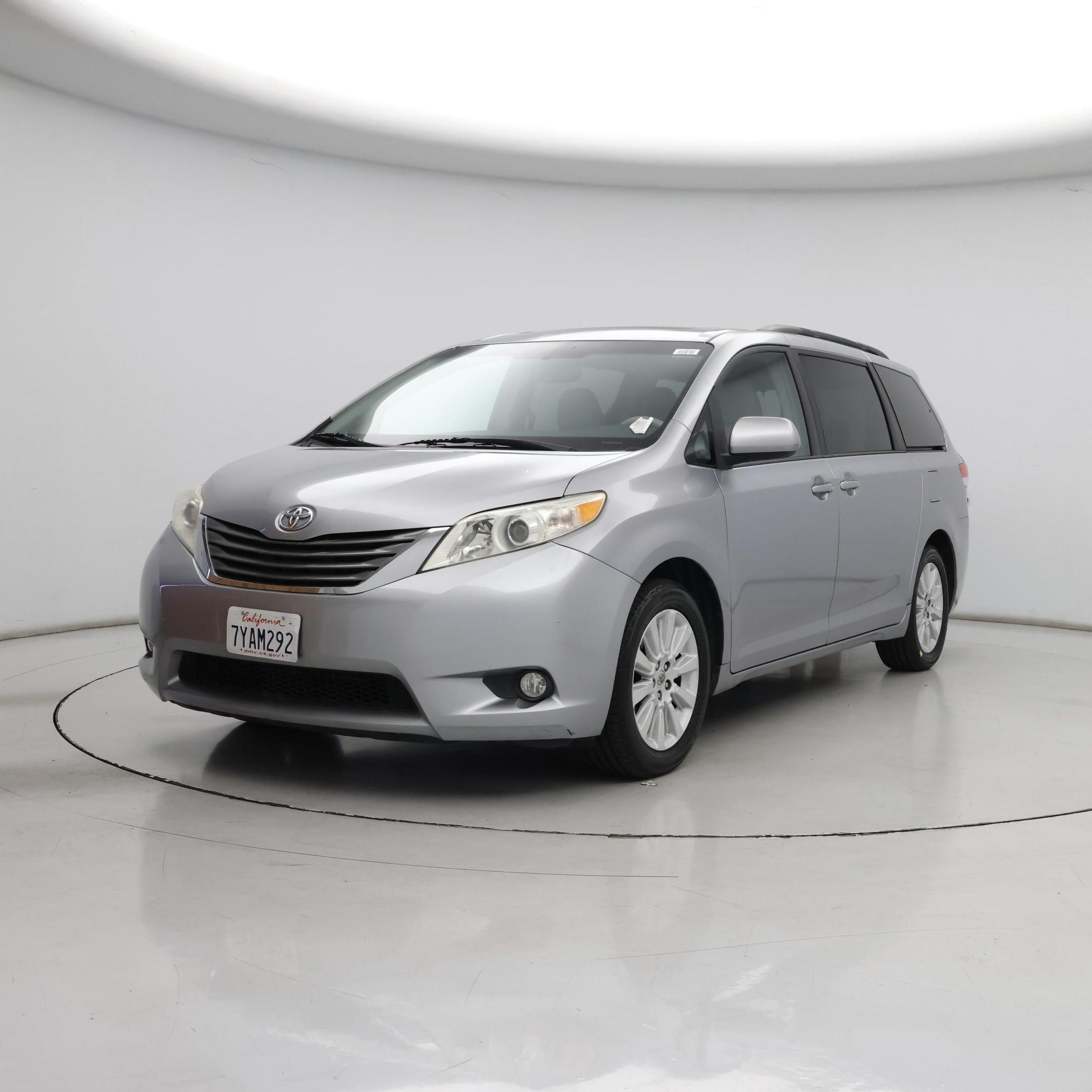 Thumbnail: 2013 Toyota Sienna - 4