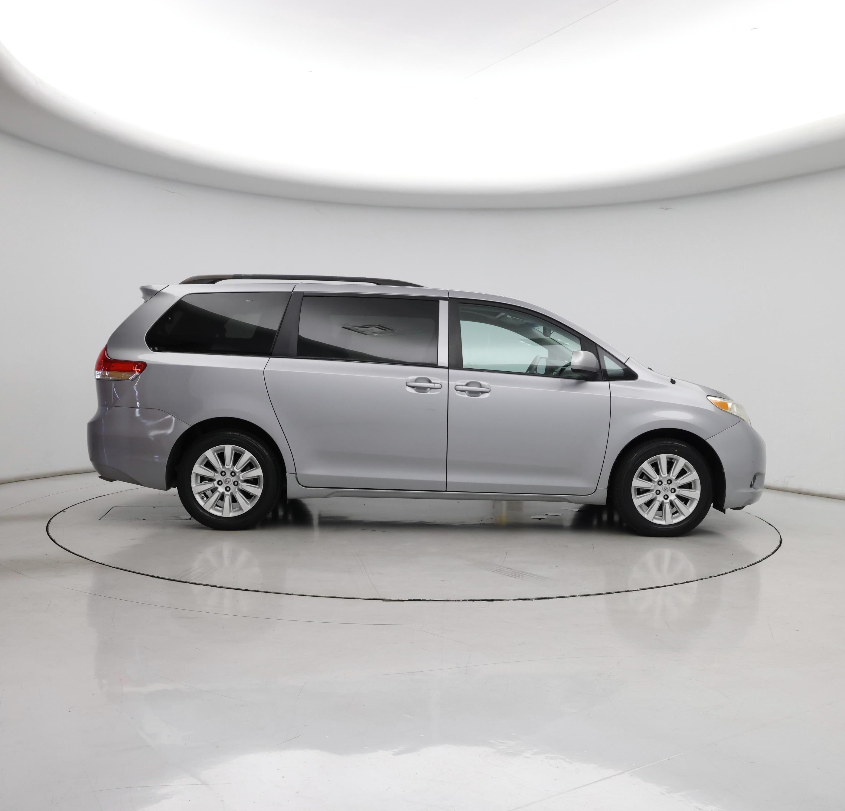 Thumbnail: 2013 Toyota Sienna - 7