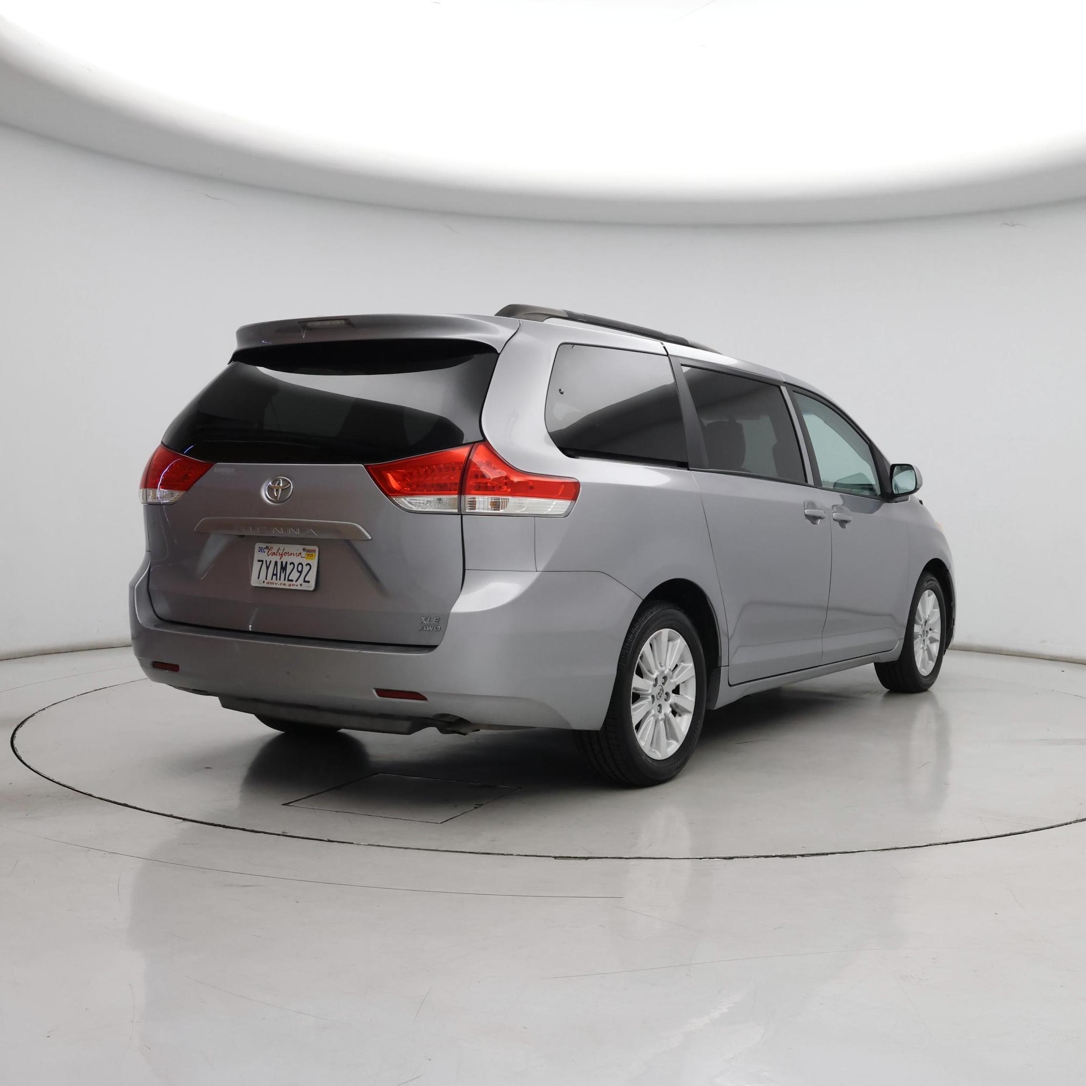 Thumbnail: 2013 Toyota Sienna - 8
