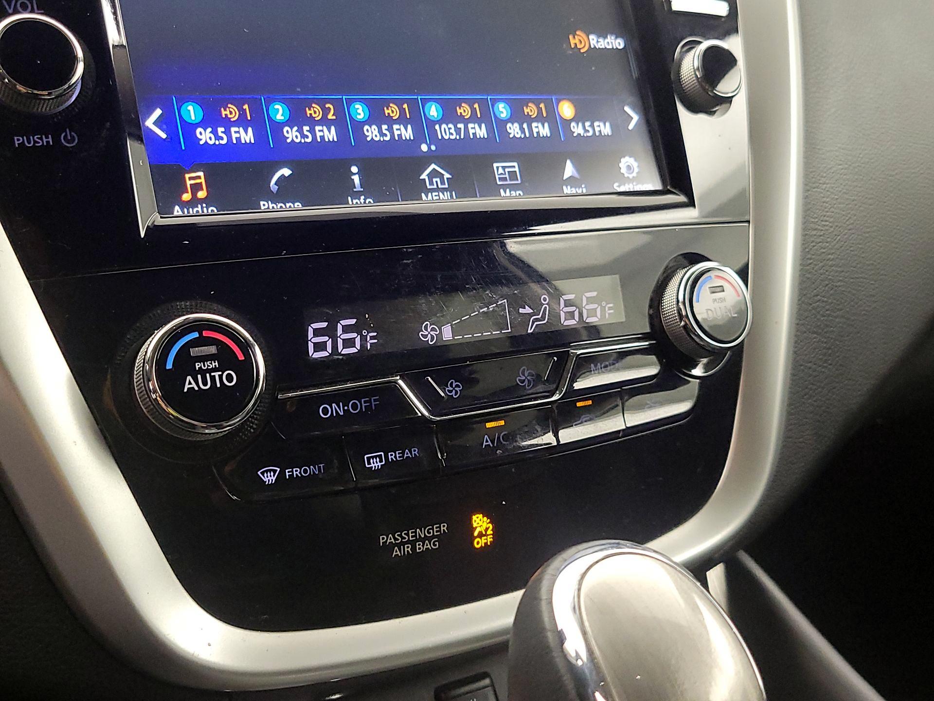 Thumbnail: 2015 Nissan Murano - 17