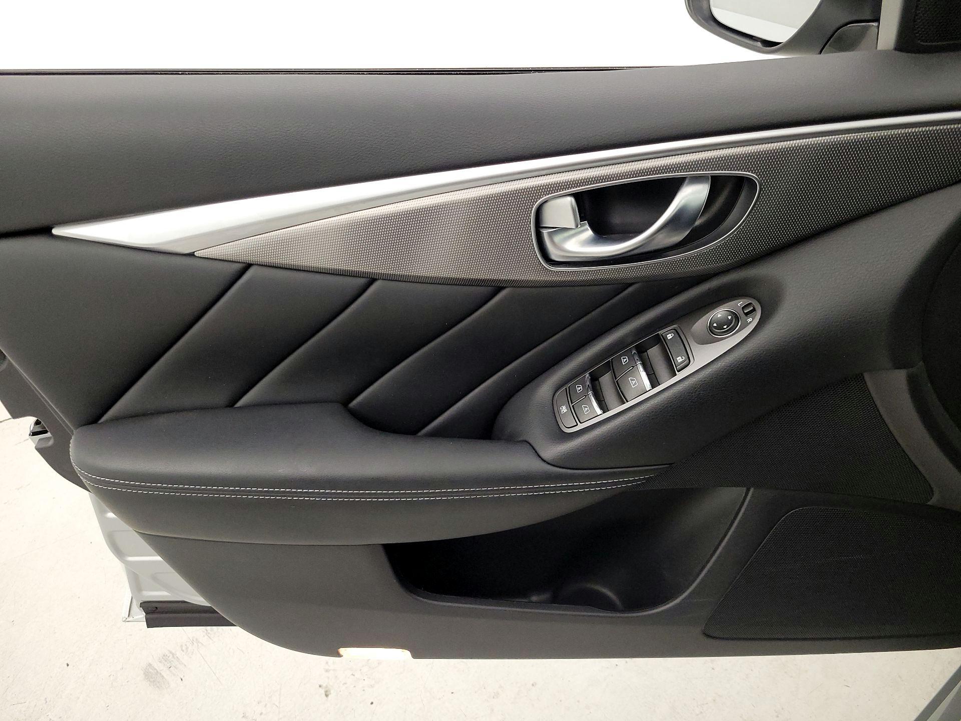 Thumbnail: 2015 INFINITI Q50 - 12