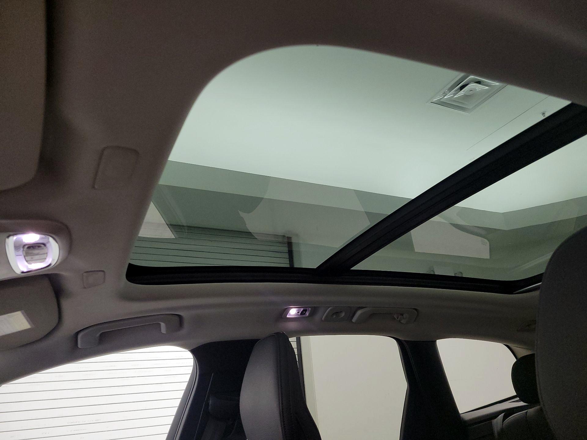 Thumbnail: 2019 Volvo XC60 - 20