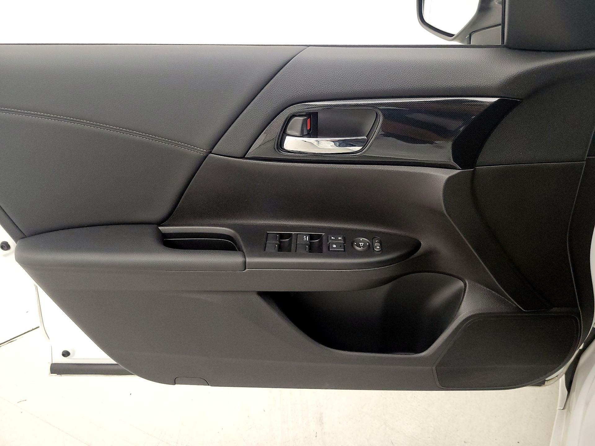Thumbnail: 2015 Honda Accord - 12