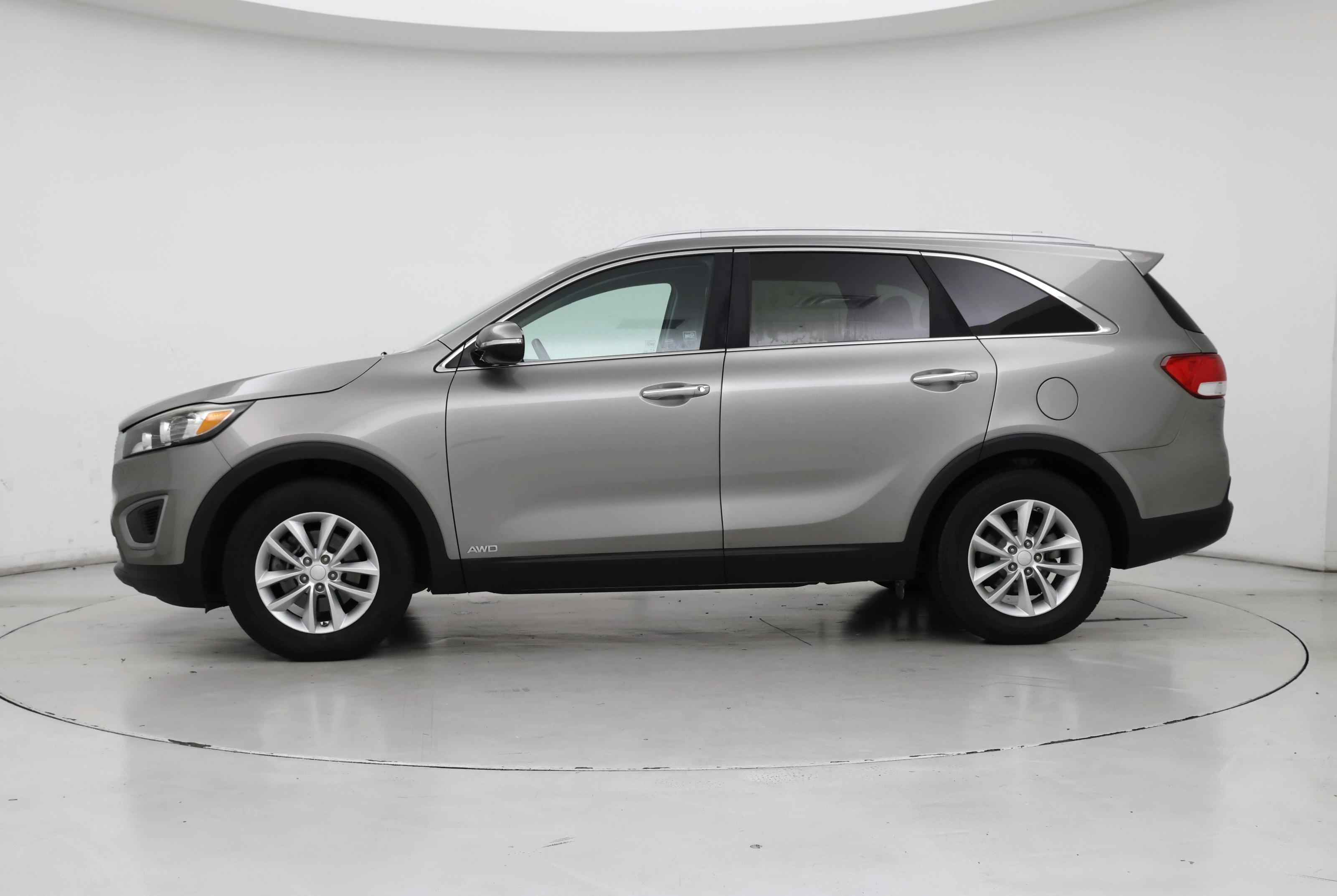Thumbnail: 2017 Kia Sorento - 3