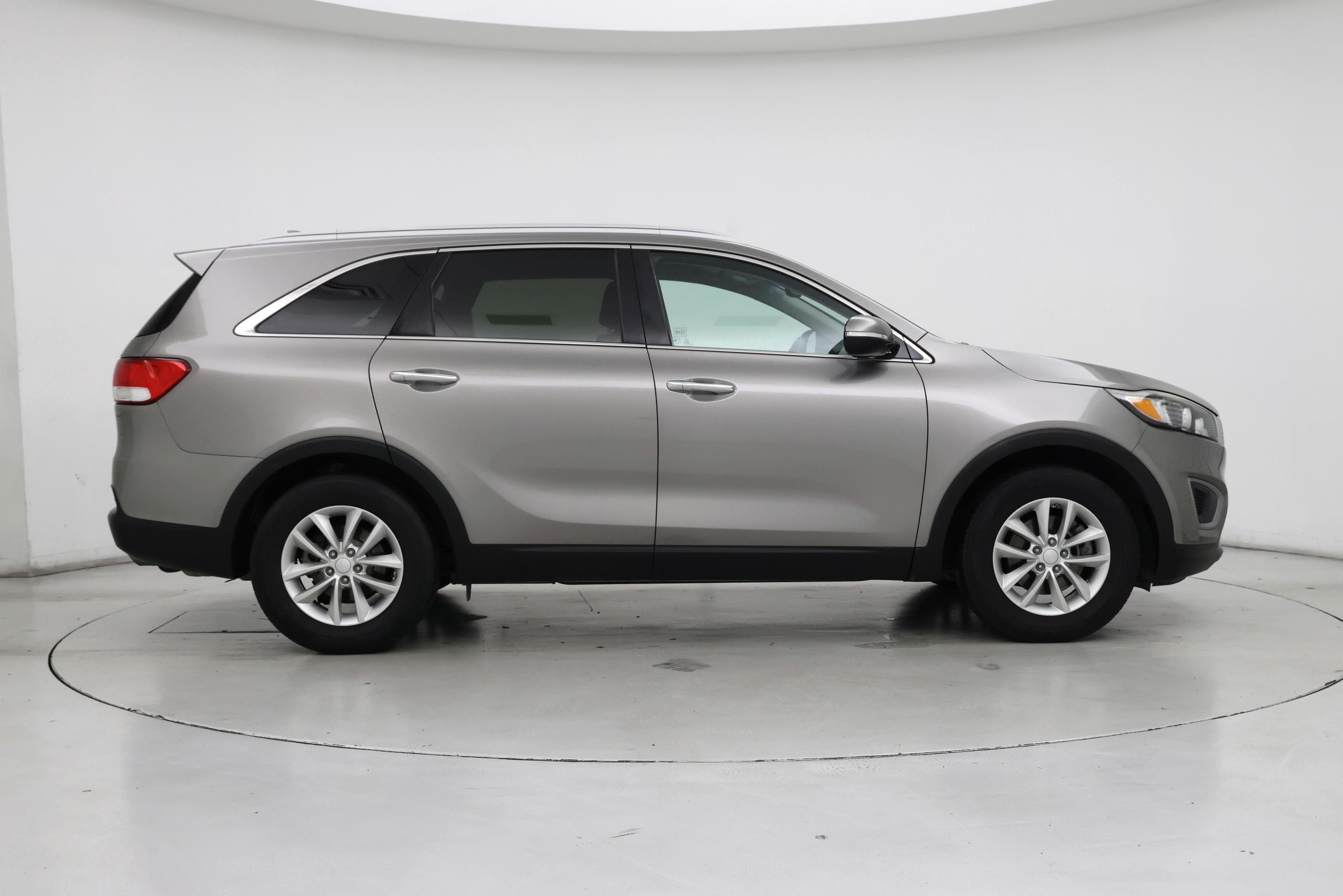 Thumbnail: 2017 Kia Sorento - 7