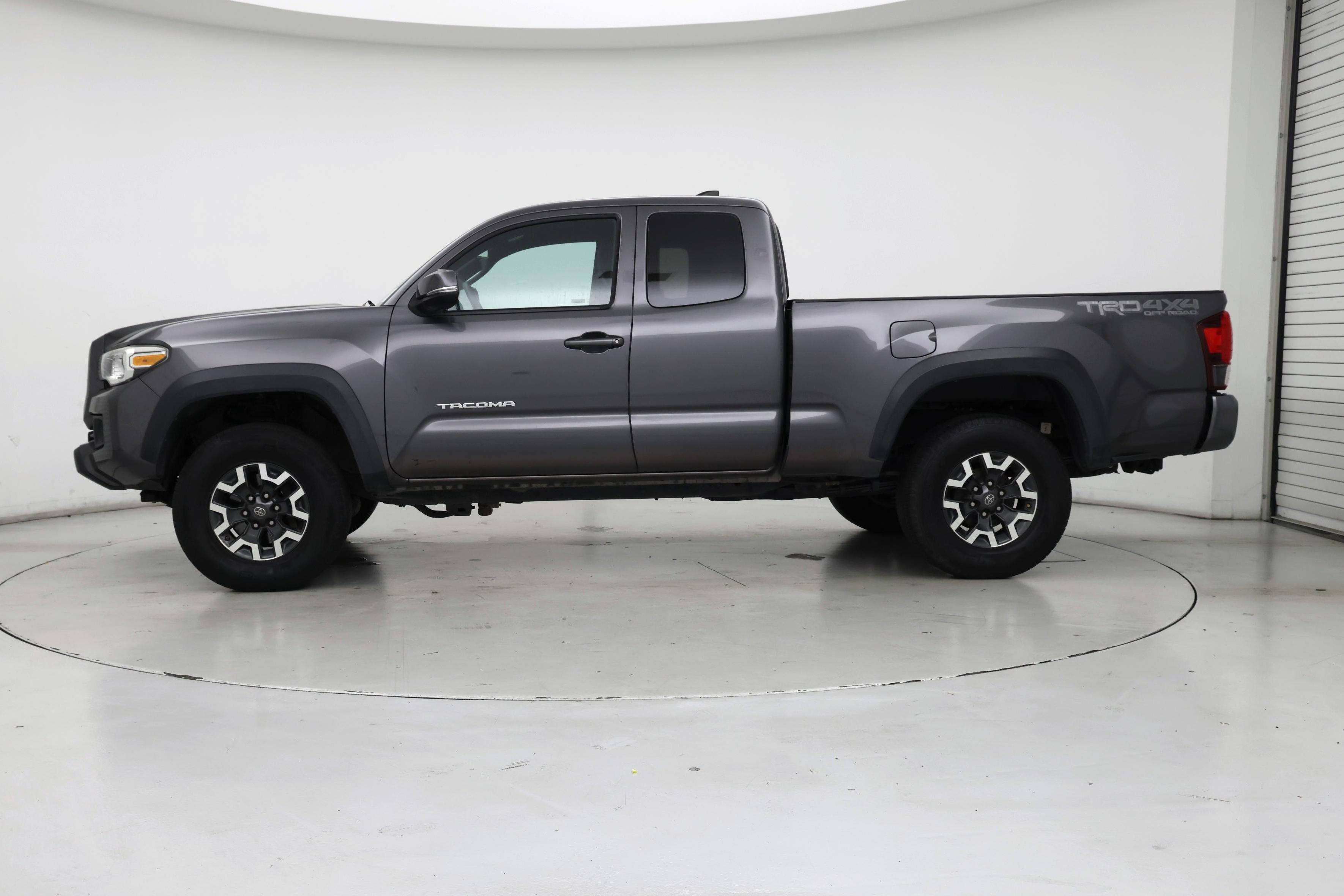 Thumbnail: 2018 Toyota Tacoma - 3