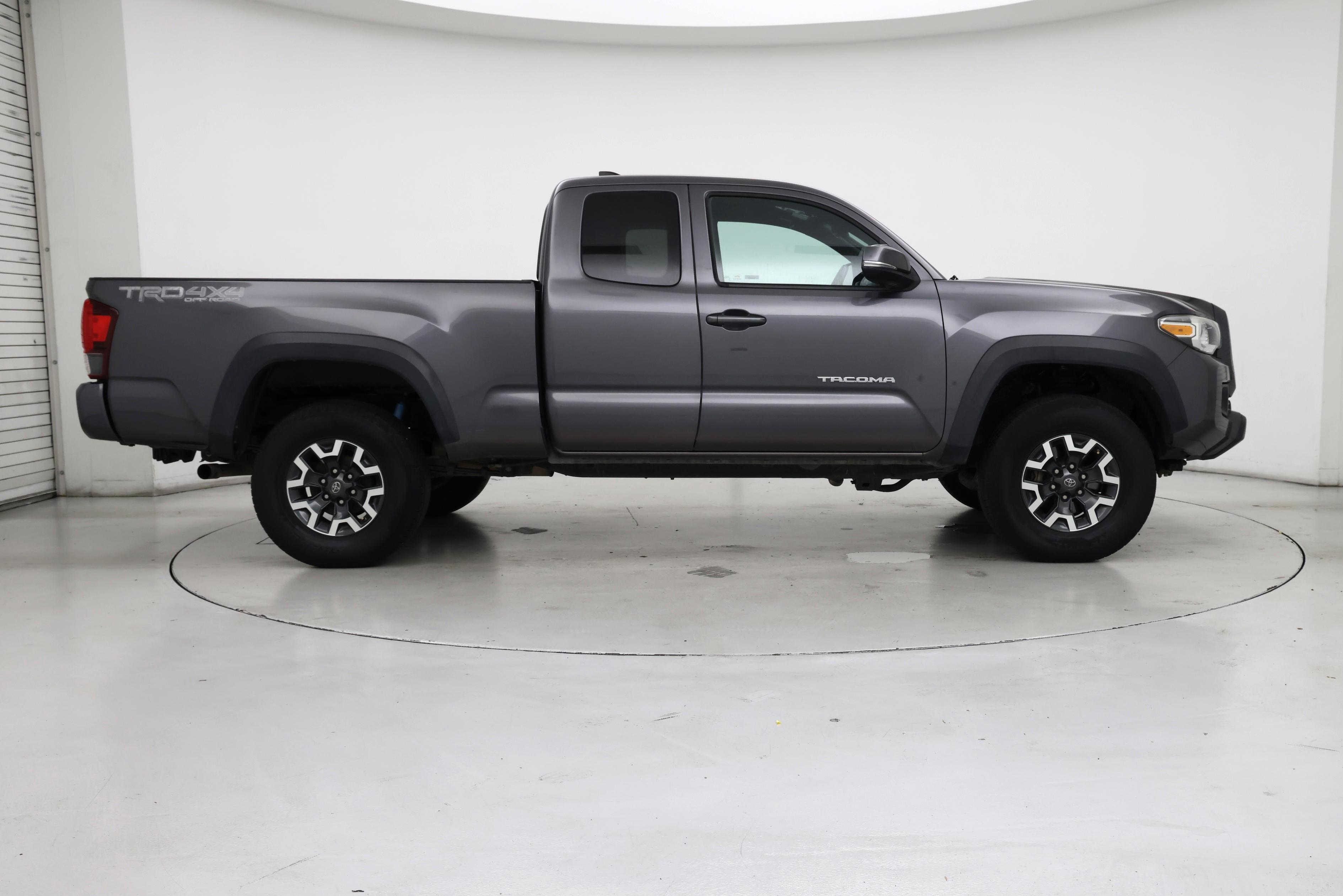 Thumbnail: 2018 Toyota Tacoma - 7