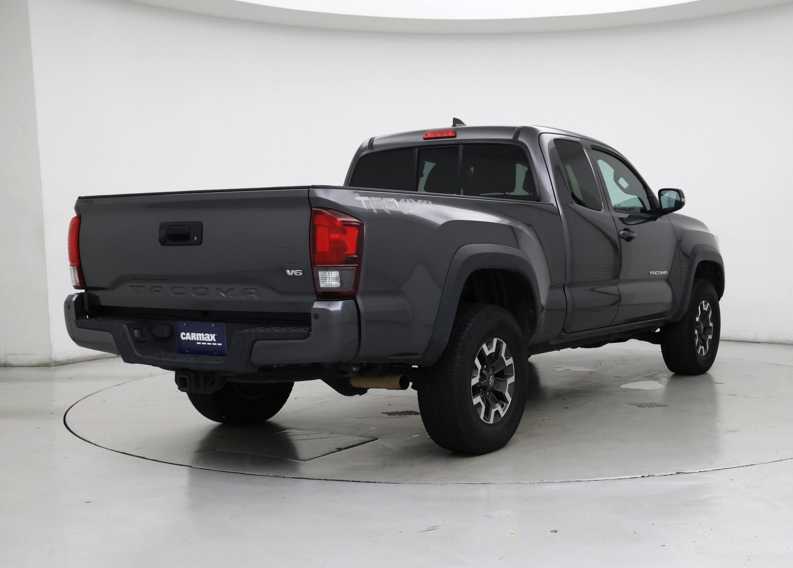 Thumbnail: 2018 Toyota Tacoma - 8