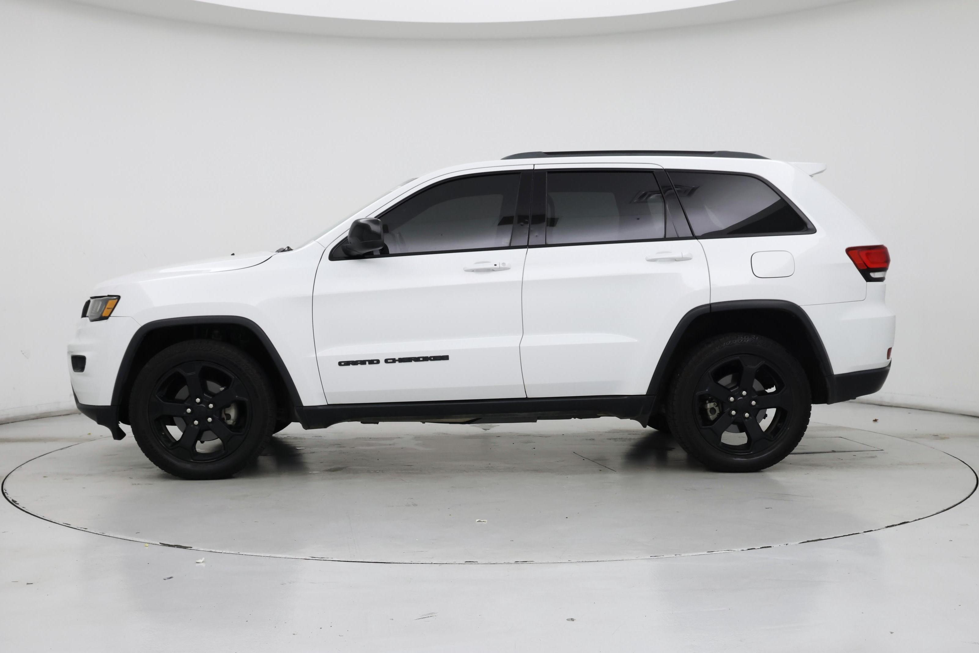 Thumbnail: 2018 Jeep Grand Cherokee - 3
