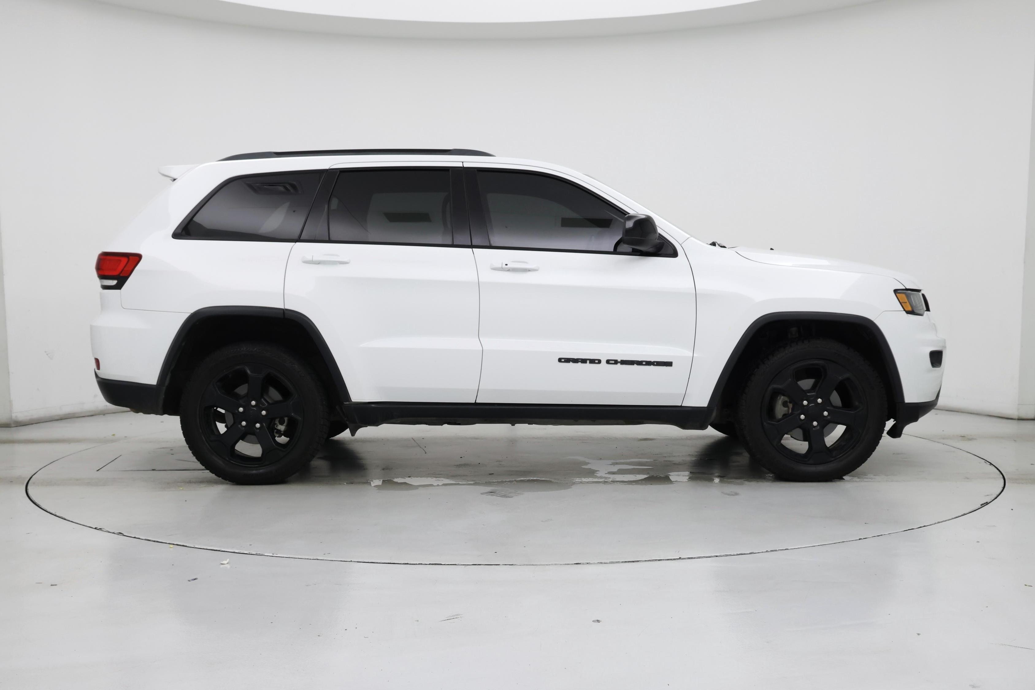 Thumbnail: 2018 Jeep Grand Cherokee - 7