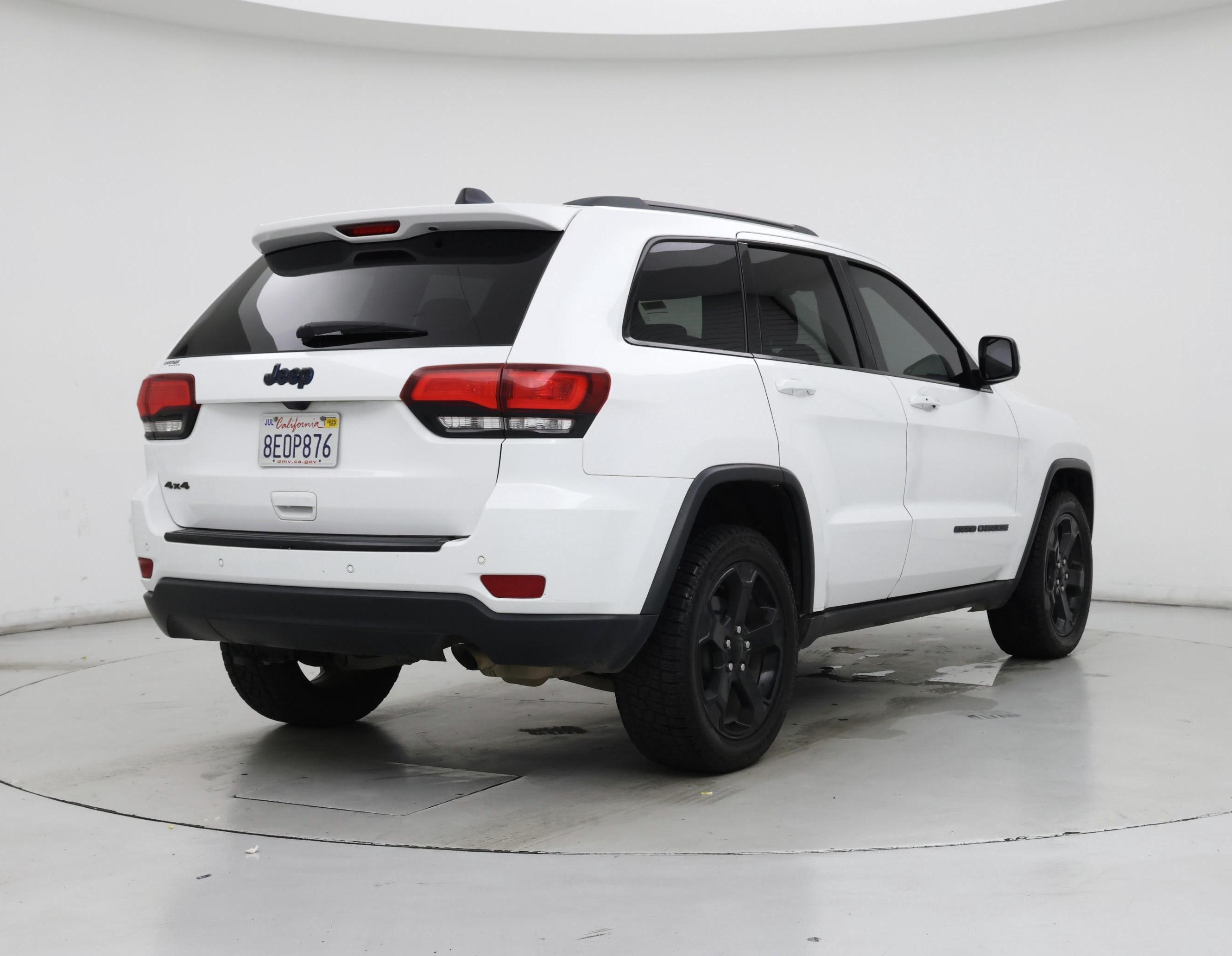Thumbnail: 2018 Jeep Grand Cherokee - 8