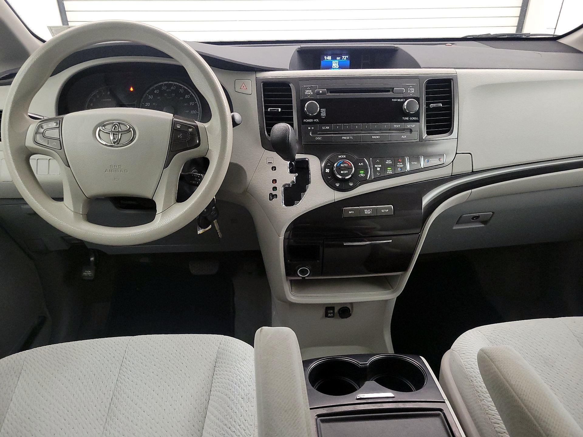 Thumbnail: 2013 Toyota Sienna - 9