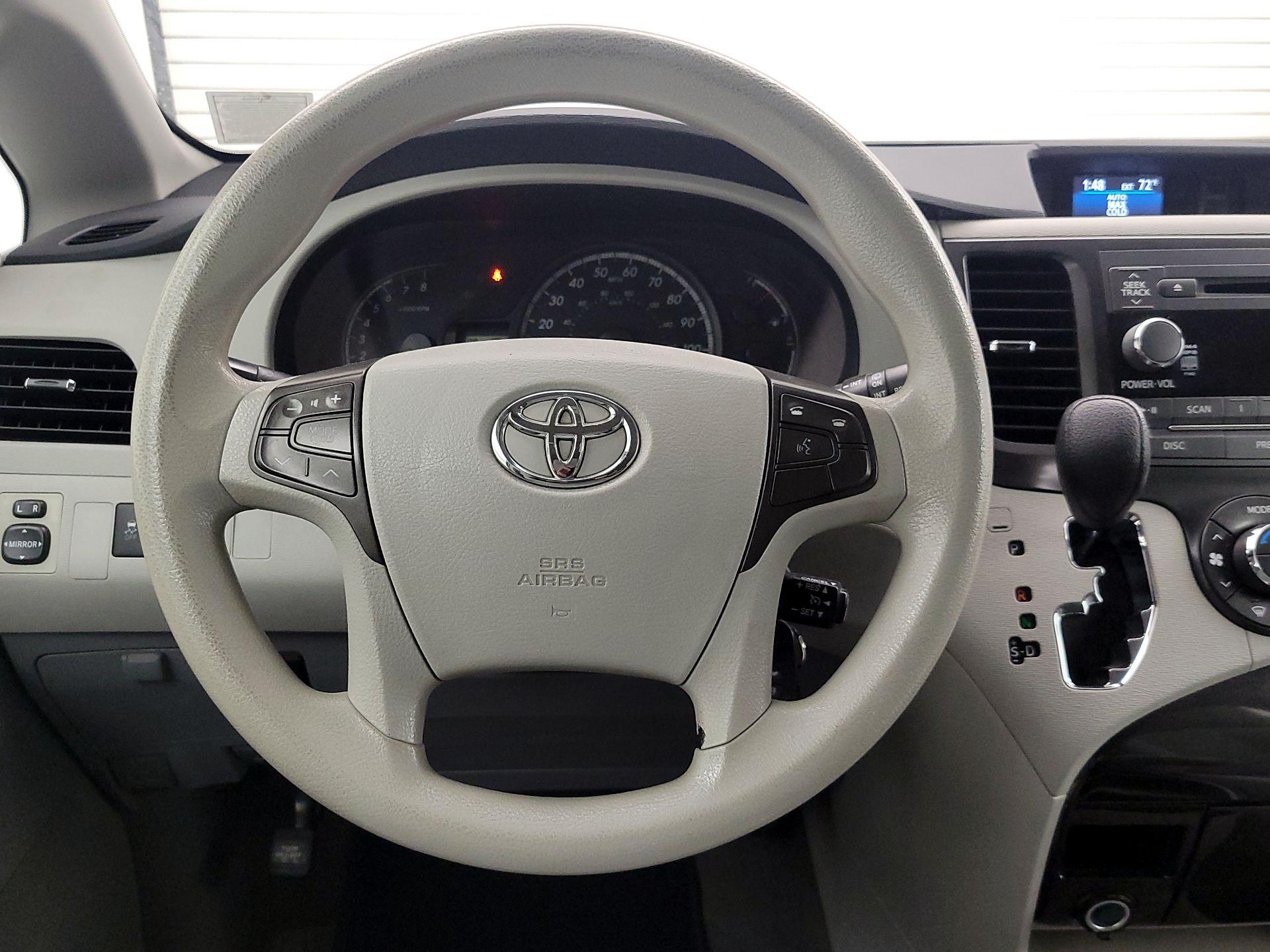 Thumbnail: 2013 Toyota Sienna - 10