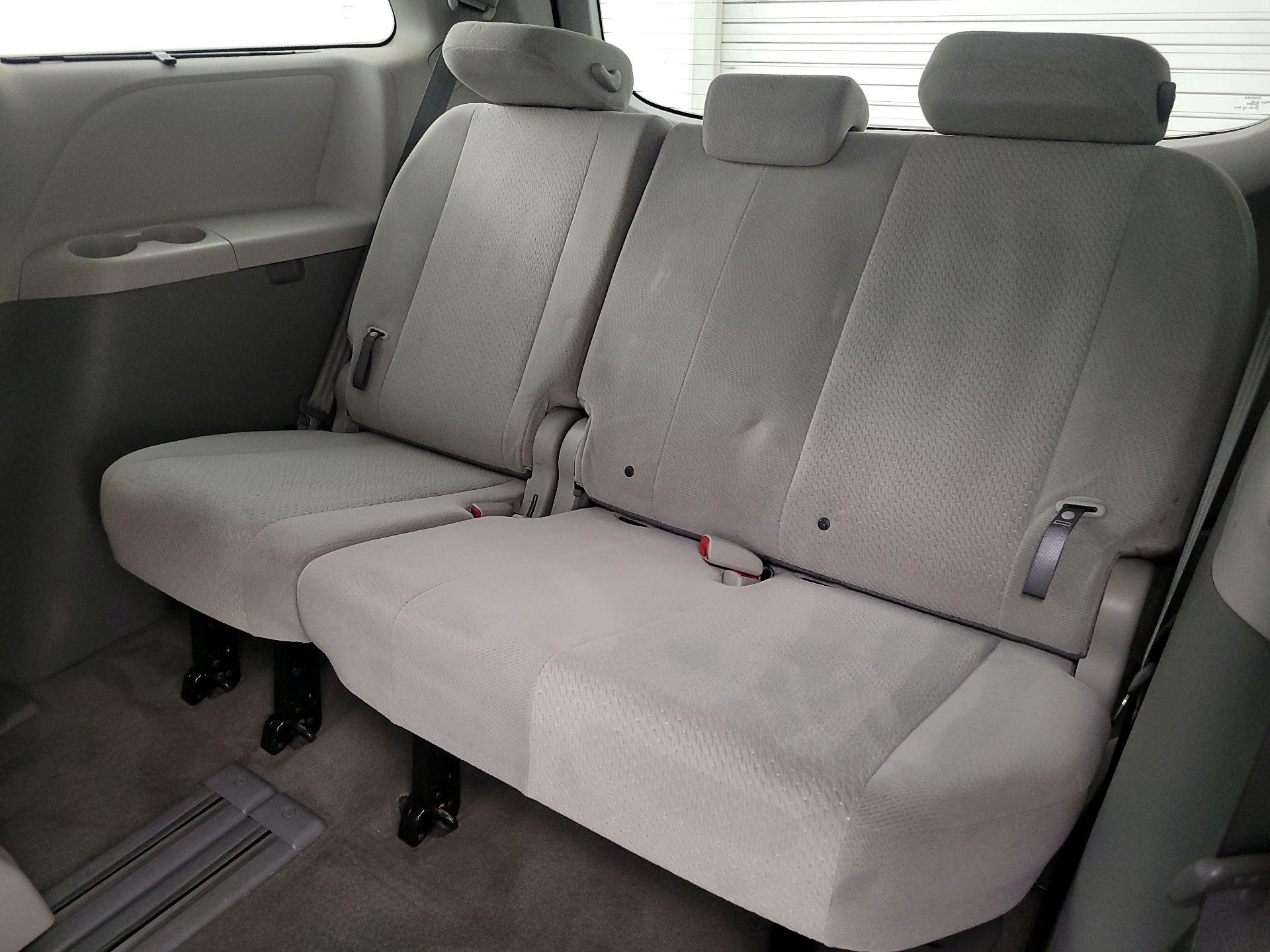 Thumbnail: 2013 Toyota Sienna - 20