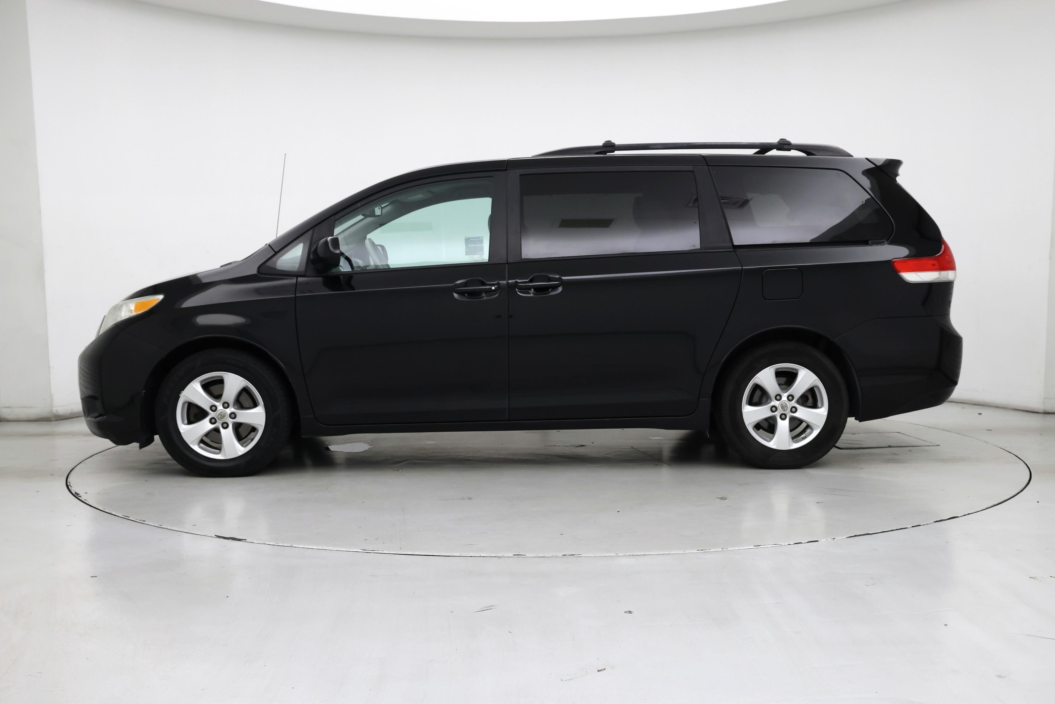 Thumbnail: 2013 Toyota Sienna - 3