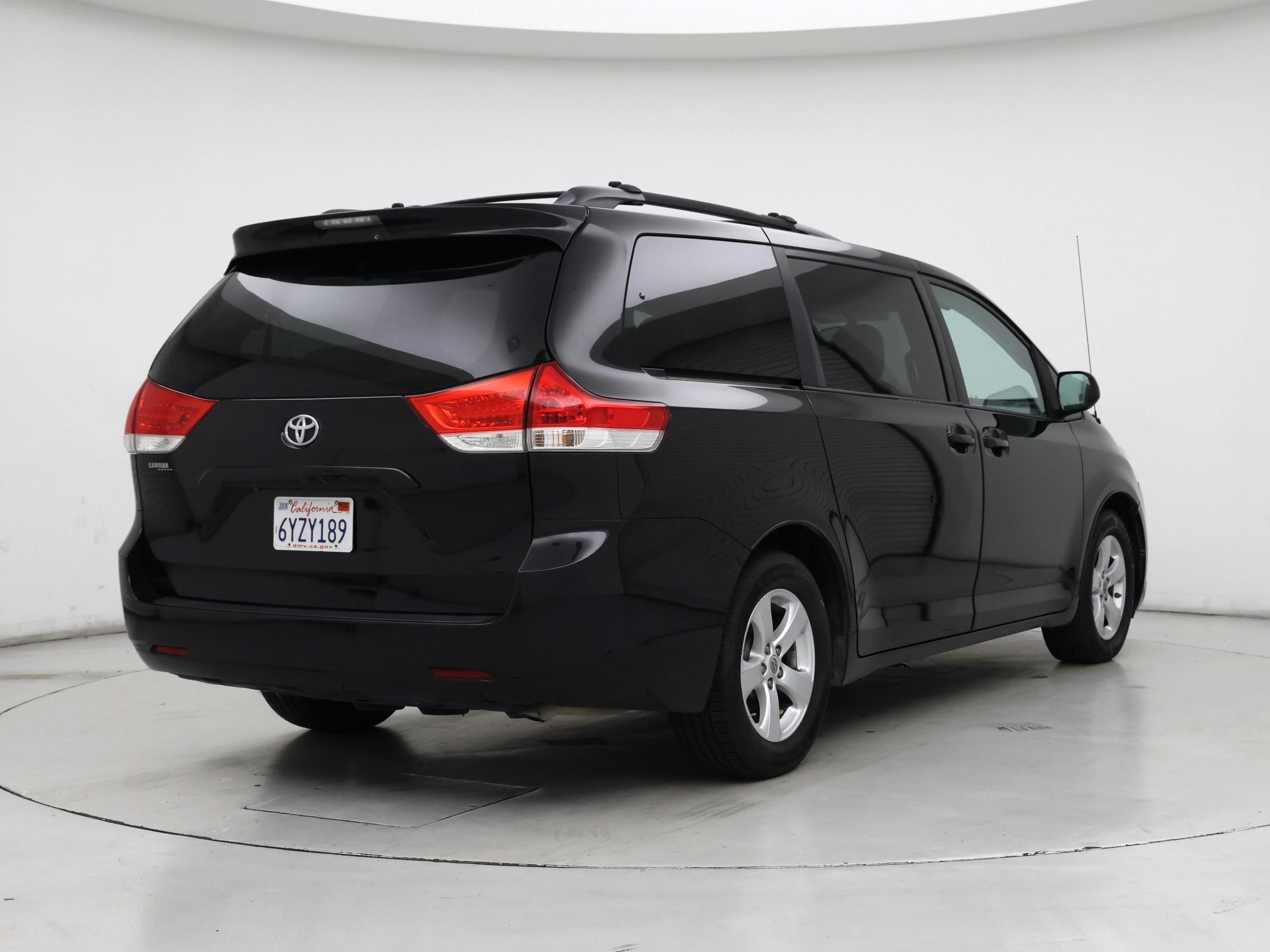 Thumbnail: 2013 Toyota Sienna - 8