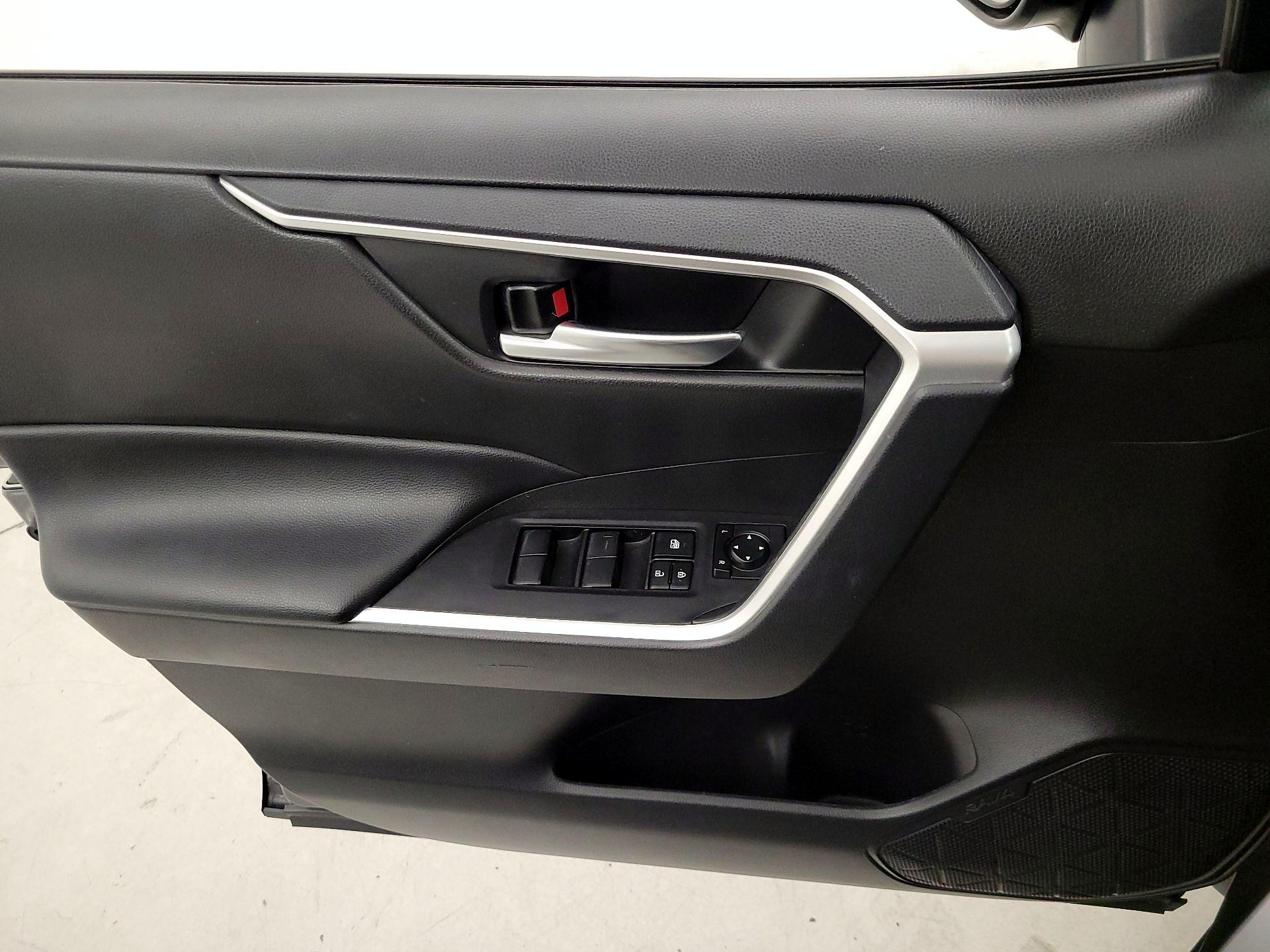 Thumbnail: 2021 Toyota RAV4 - 12