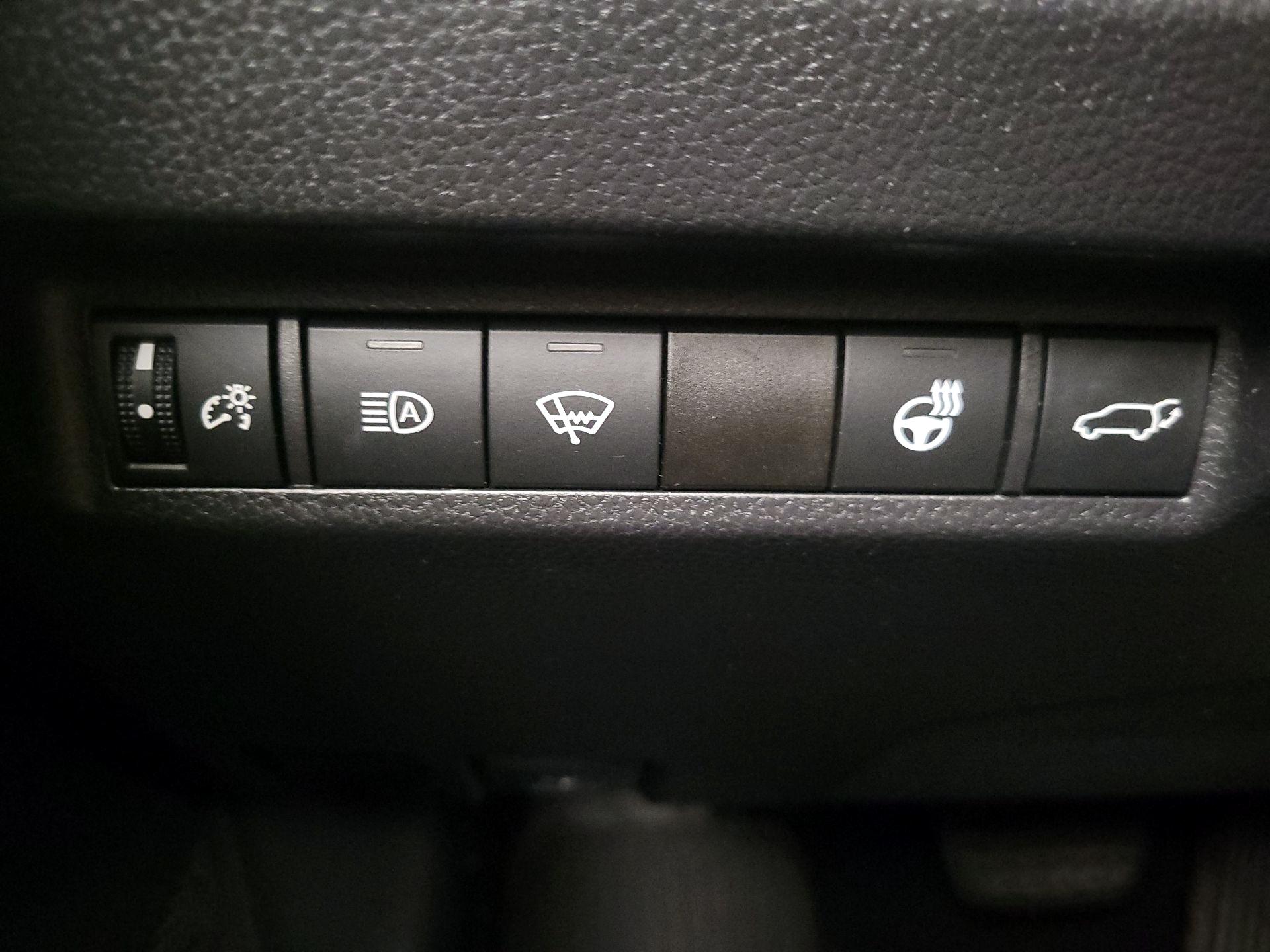 Thumbnail: 2021 Toyota RAV4 - 13