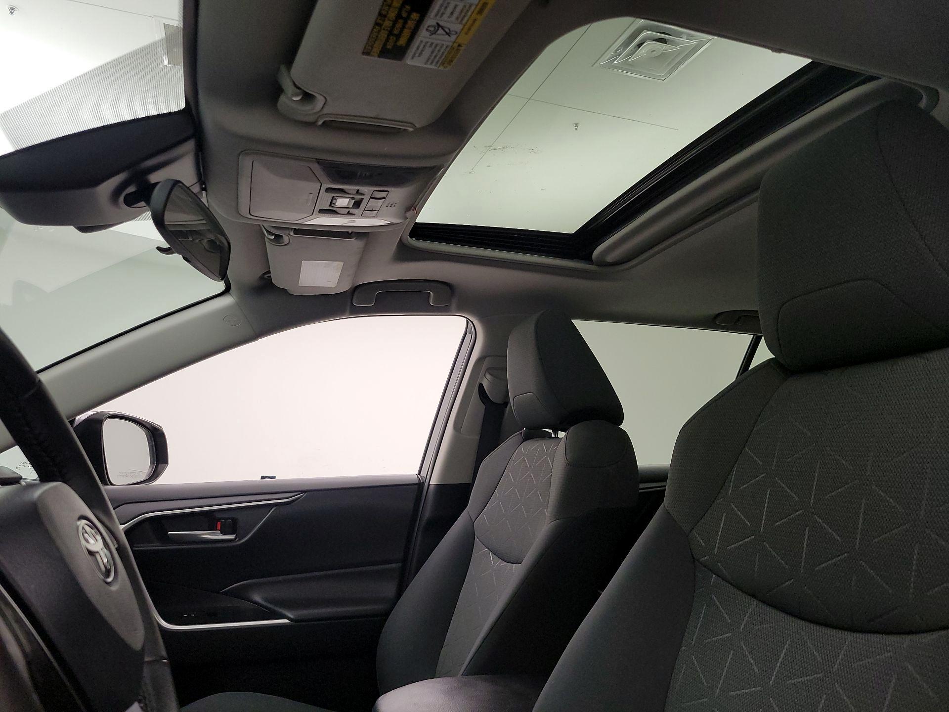 Thumbnail: 2021 Toyota RAV4 - 18