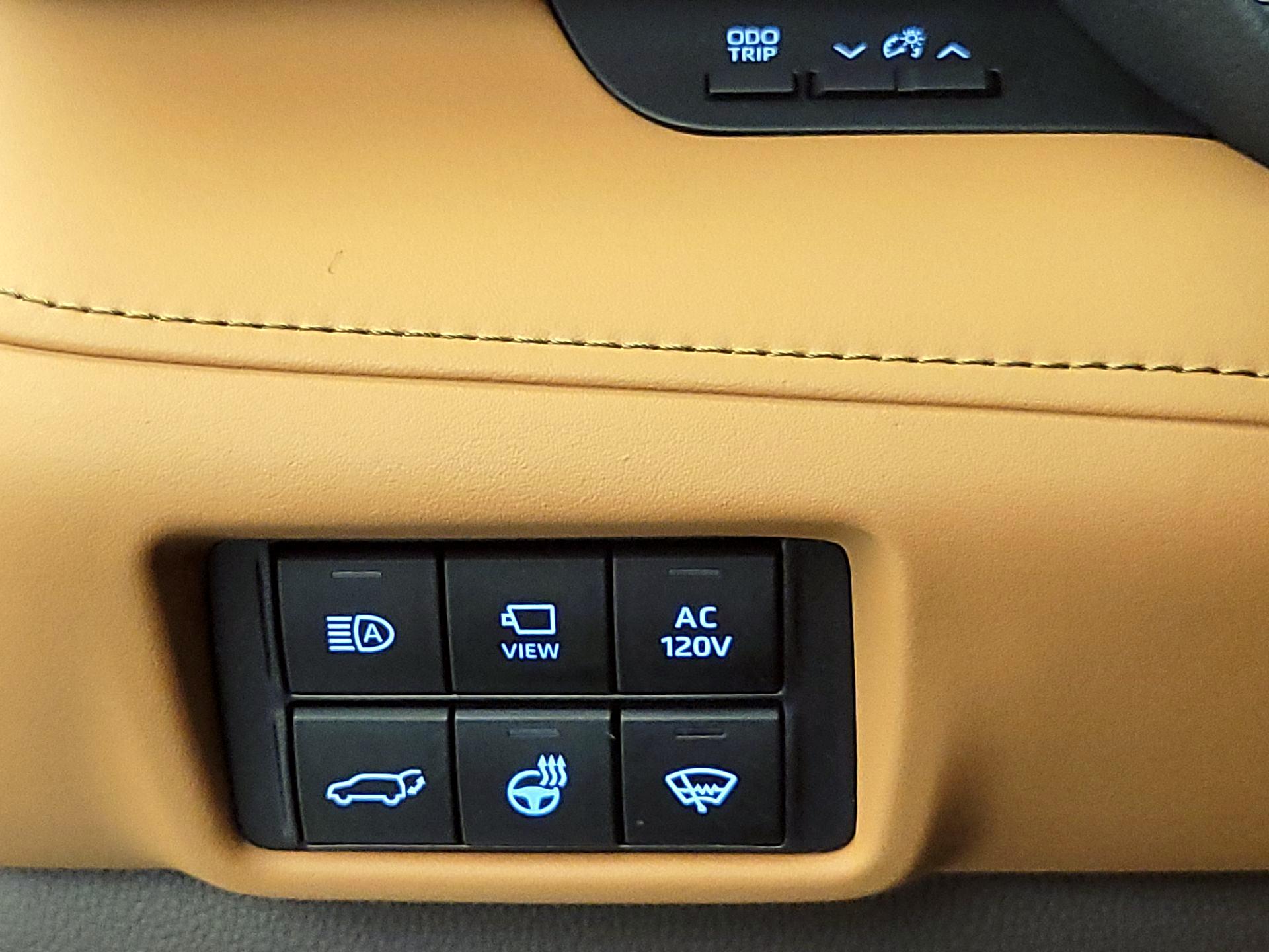 Thumbnail: 2022 Toyota Highlander - 13