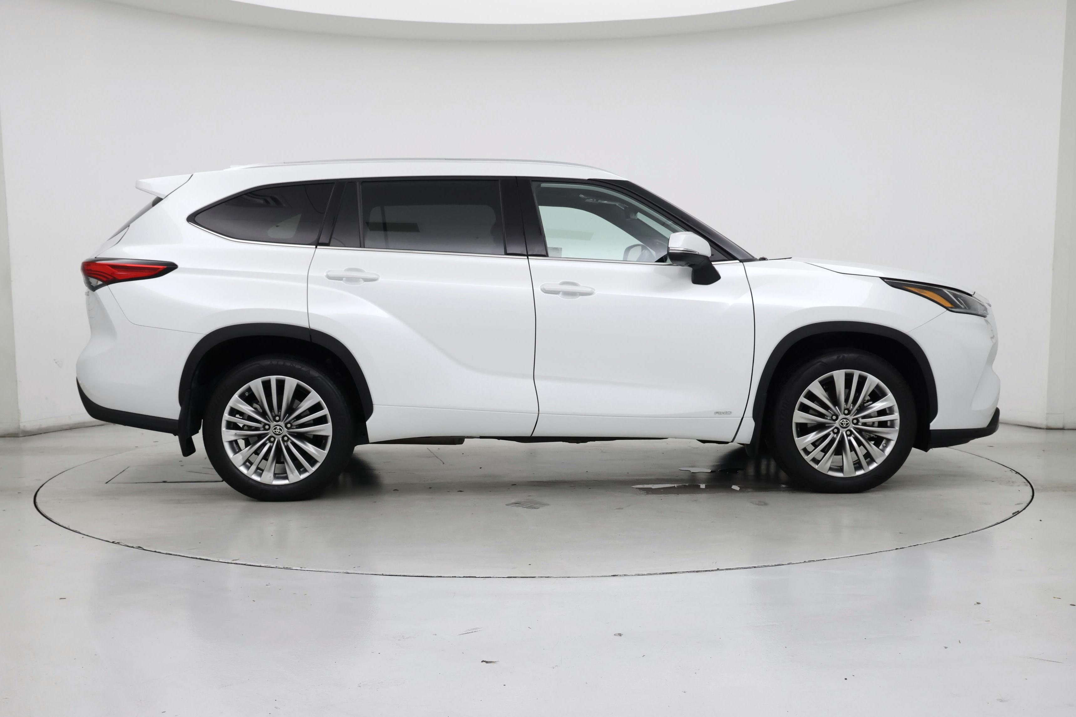 Thumbnail: 2022 Toyota Highlander - 7