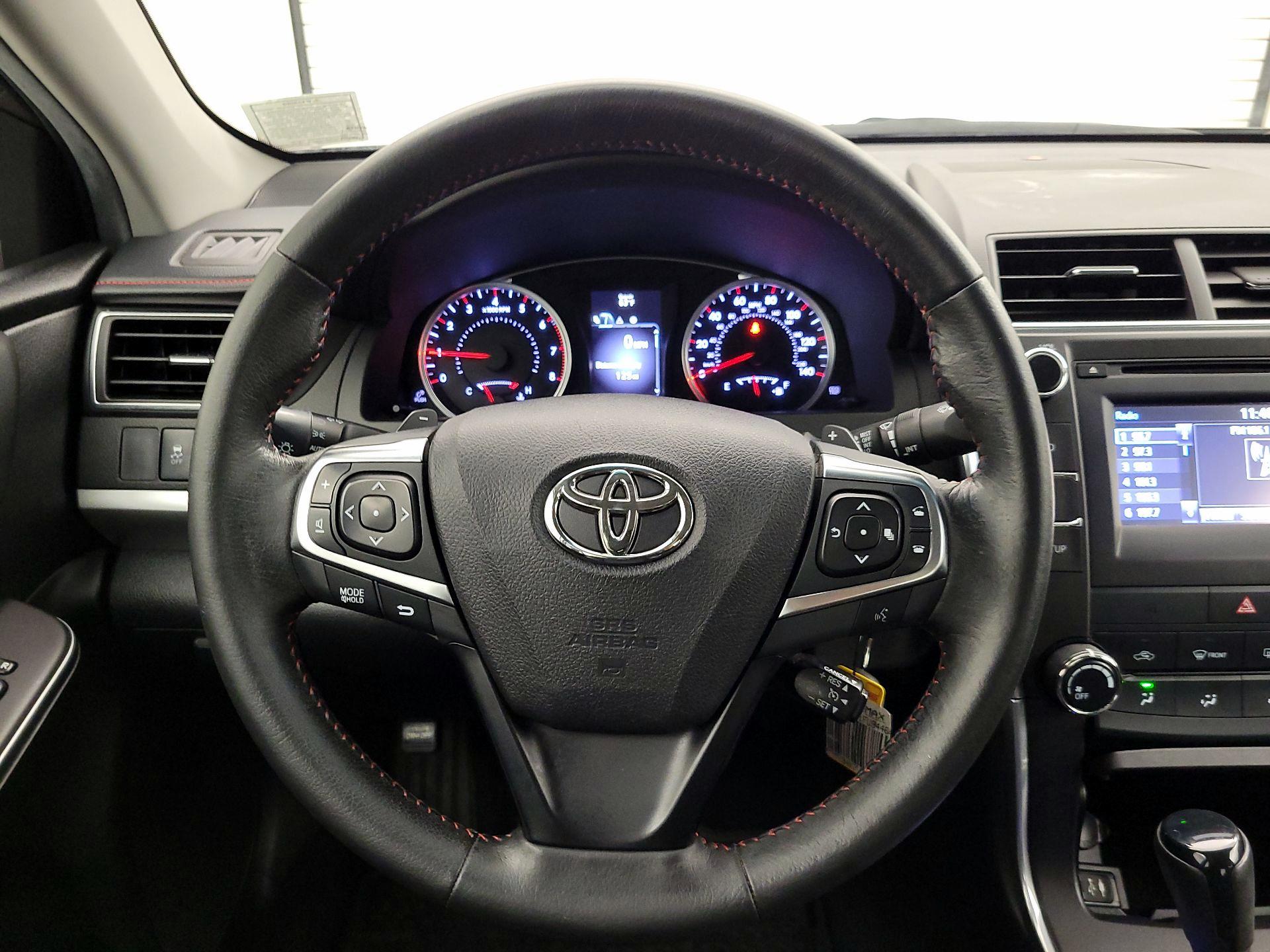 Thumbnail: 2015 Toyota Camry - 10