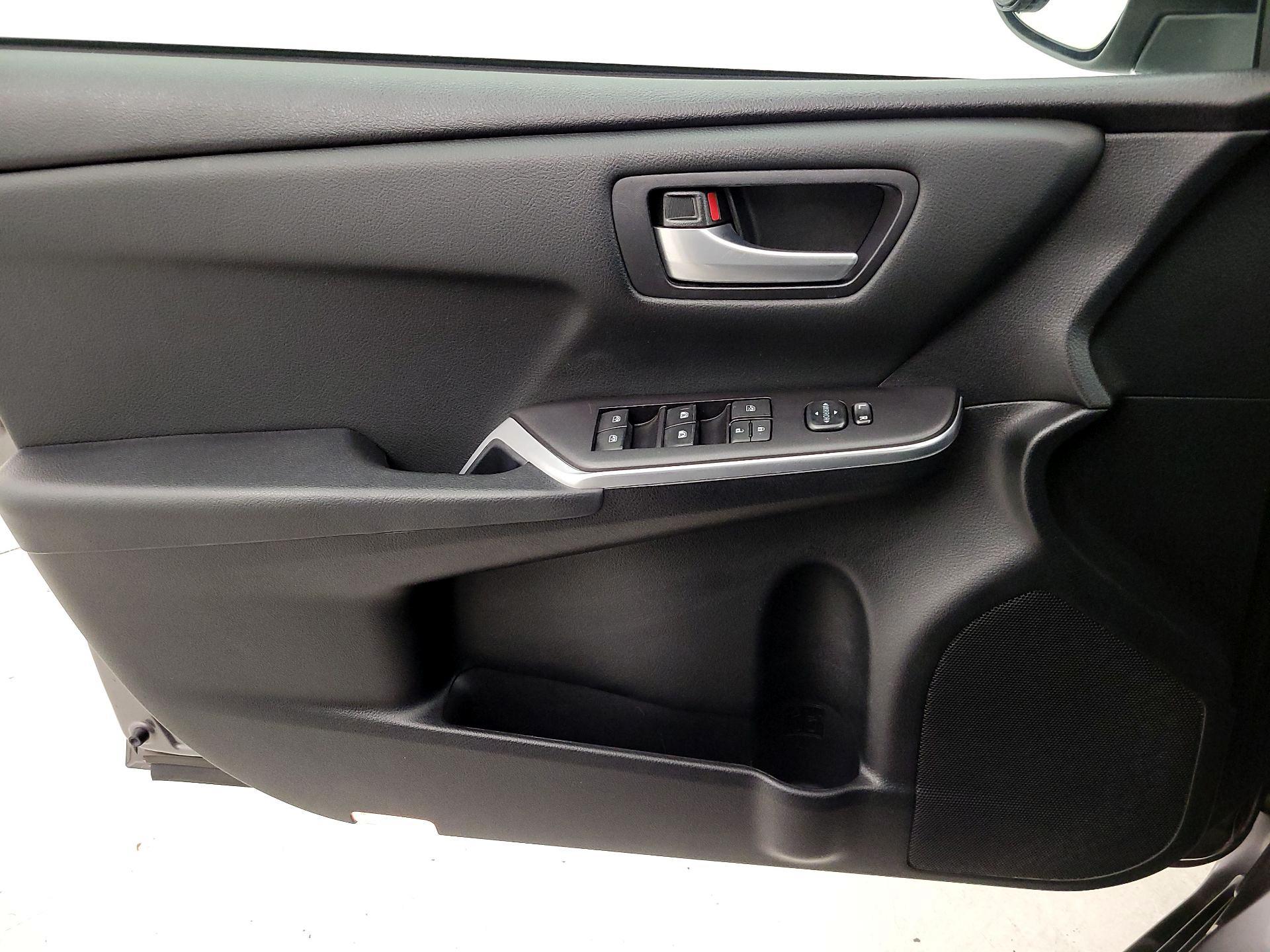 Thumbnail: 2015 Toyota Camry - 12