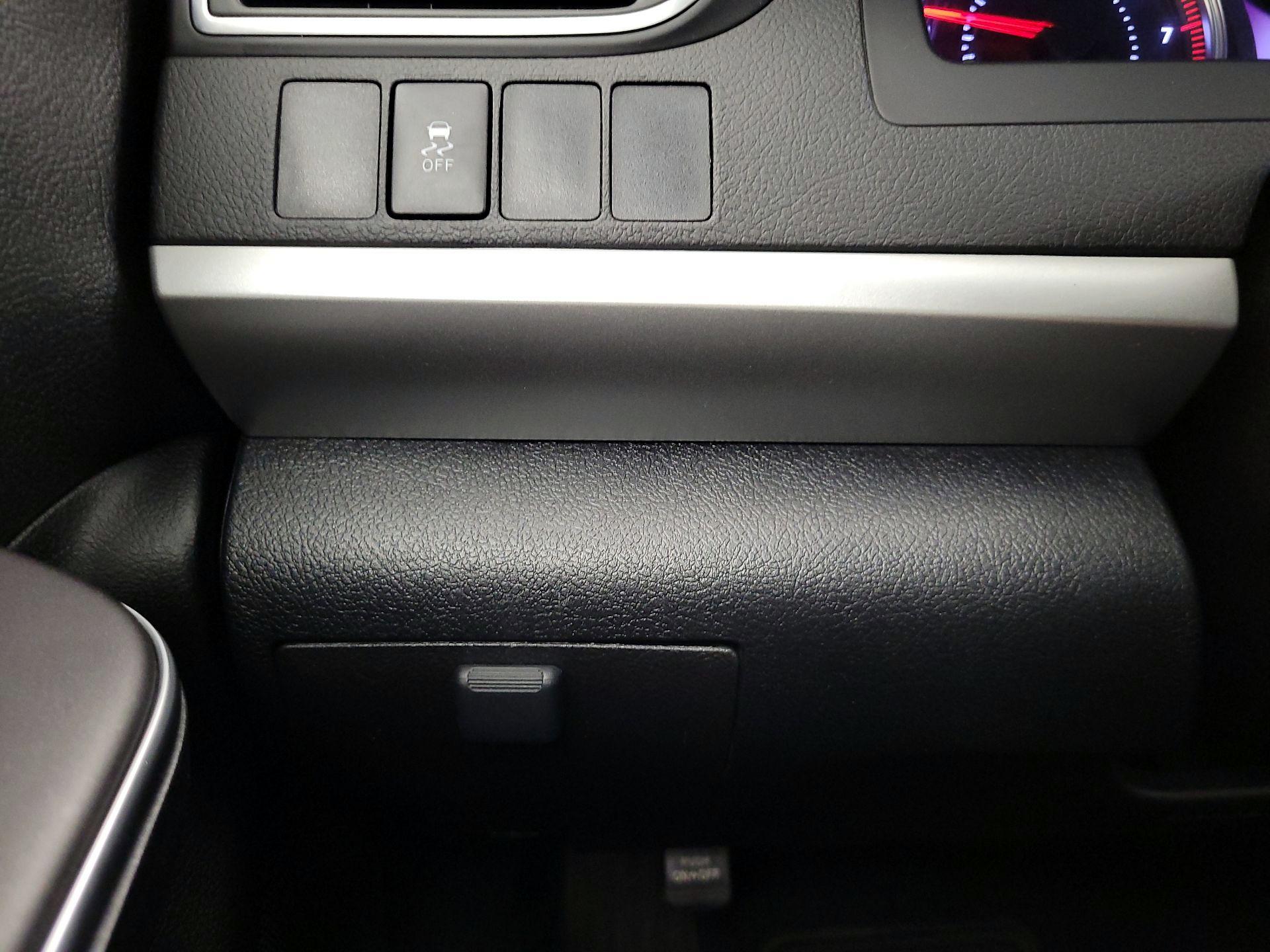 Thumbnail: 2015 Toyota Camry - 13