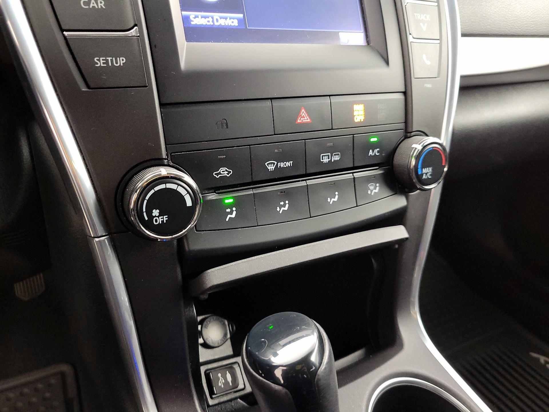 Thumbnail: 2015 Toyota Camry - 16