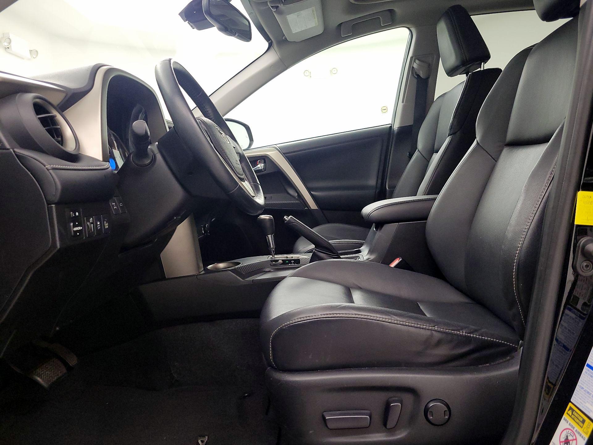 Thumbnail: 2015 Toyota RAV4 - 11