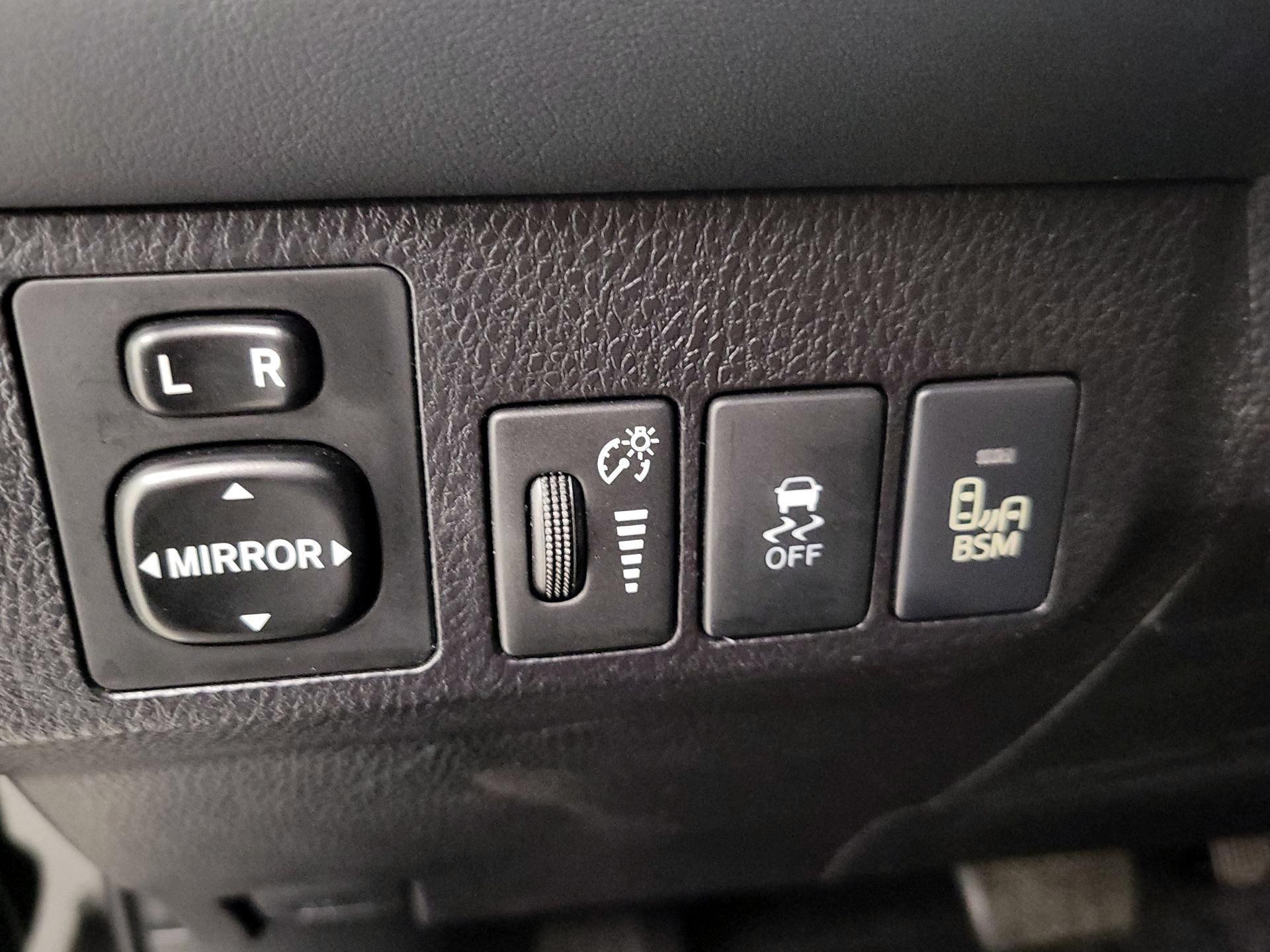 Thumbnail: 2015 Toyota RAV4 - 13
