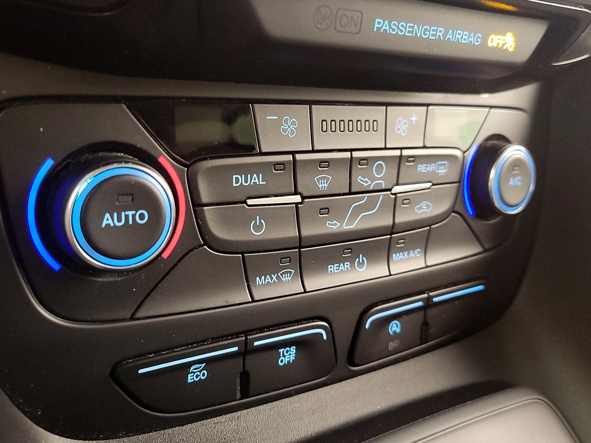 Thumbnail: 2019 Ford Transit Series - 17
