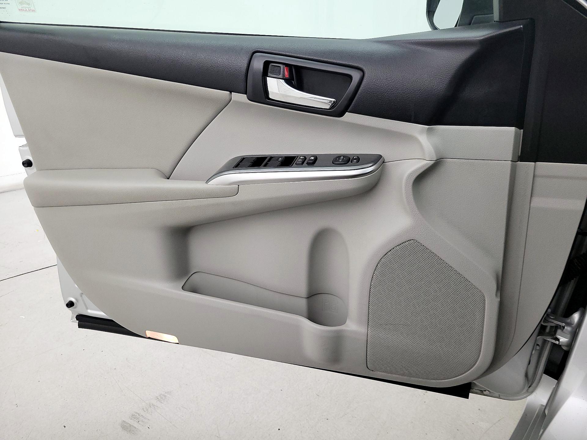 Thumbnail: 2013 Toyota Camry - 12