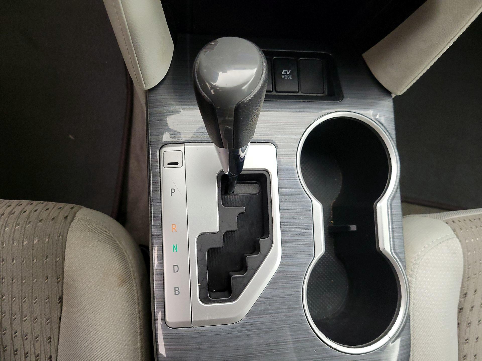 Thumbnail: 2013 Toyota Camry - 16