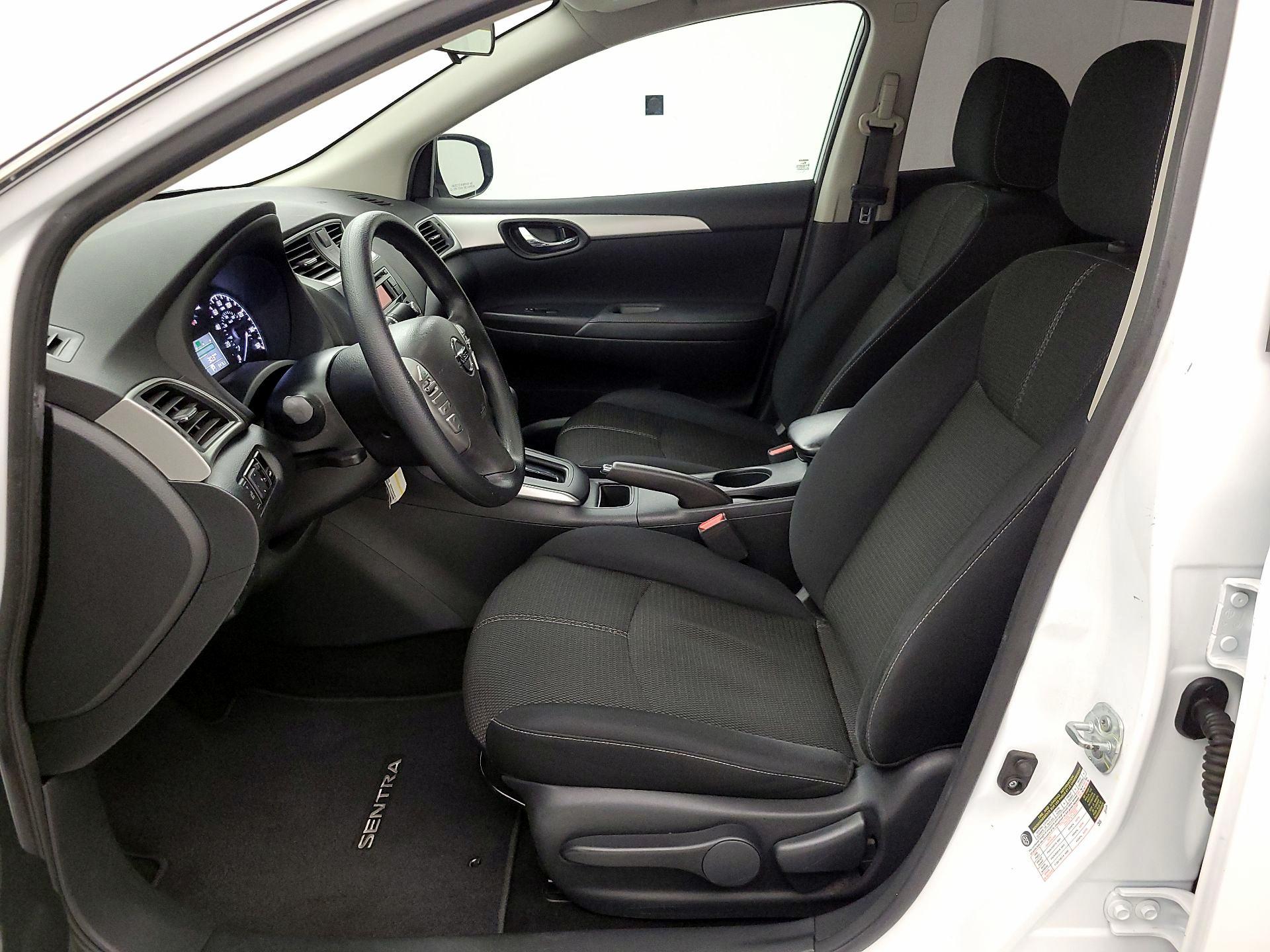 Thumbnail: 2016 Nissan Sentra - 11