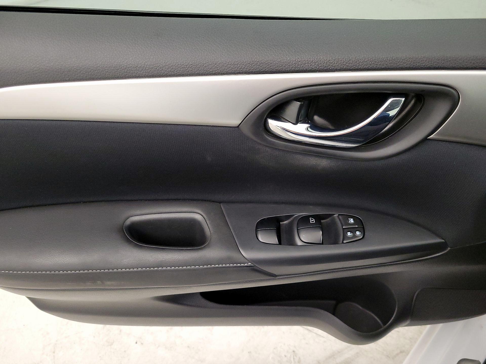 Thumbnail: 2016 Nissan Sentra - 12