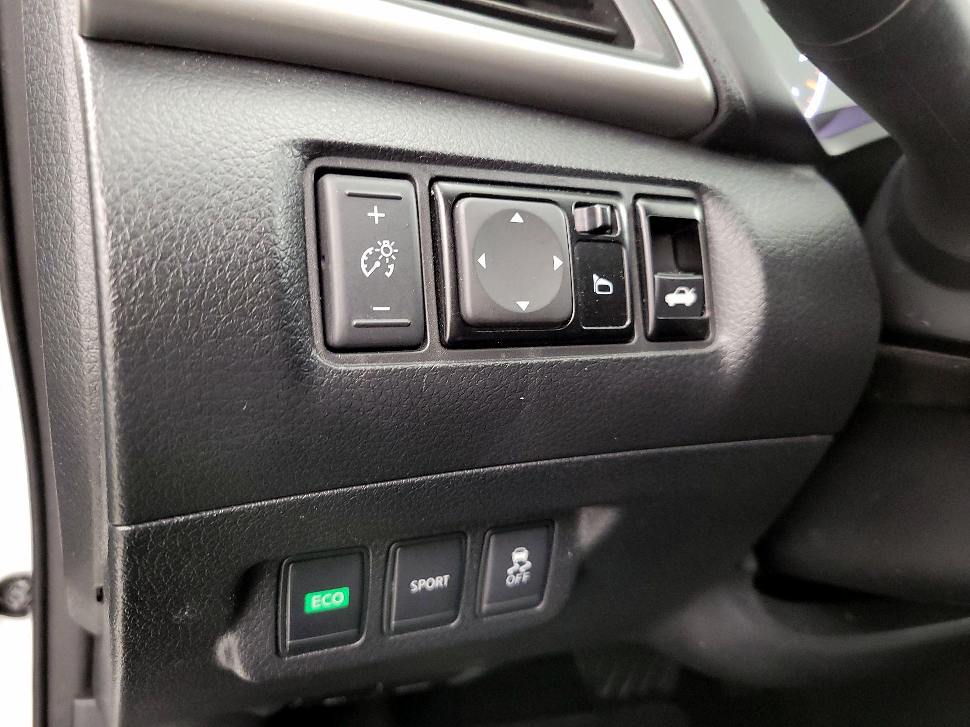 Thumbnail: 2016 Nissan Sentra - 13