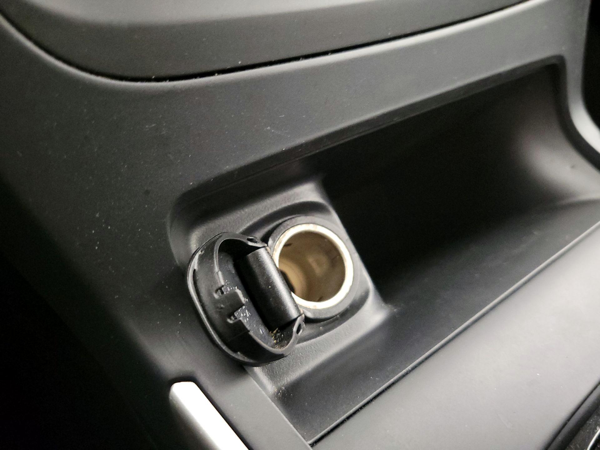 Thumbnail: 2016 Nissan Sentra - 17