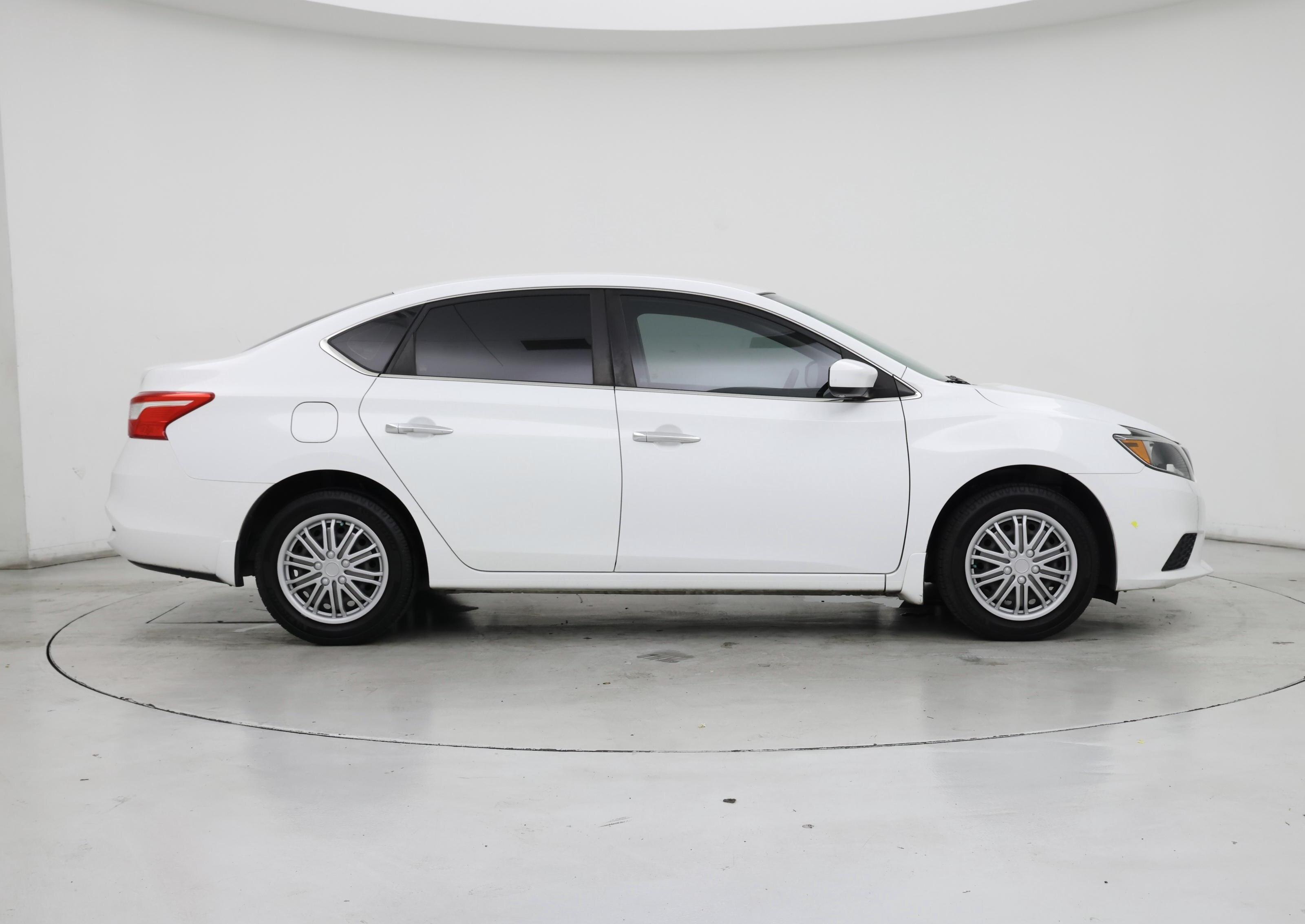 Thumbnail: 2016 Nissan Sentra - 7