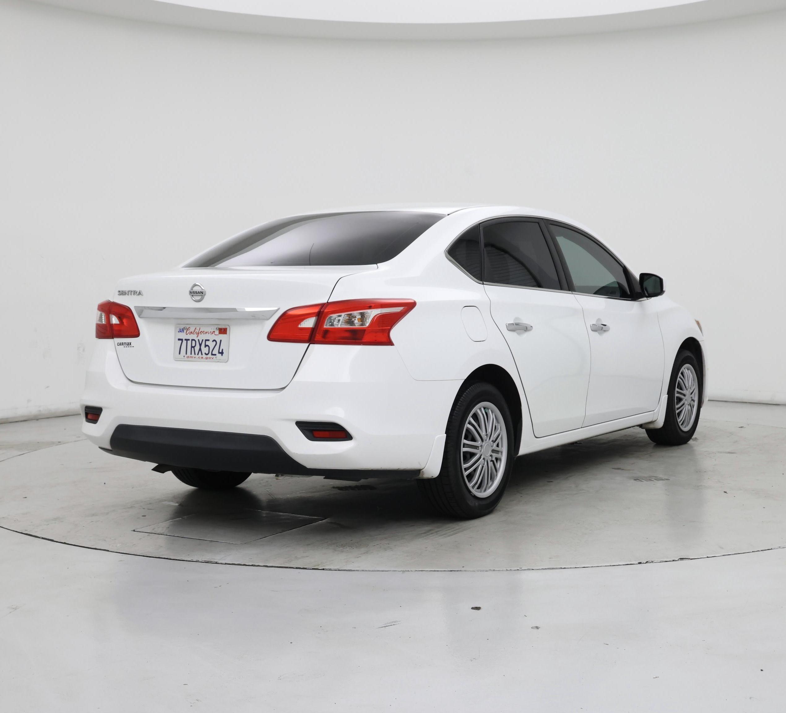 Thumbnail: 2016 Nissan Sentra - 8