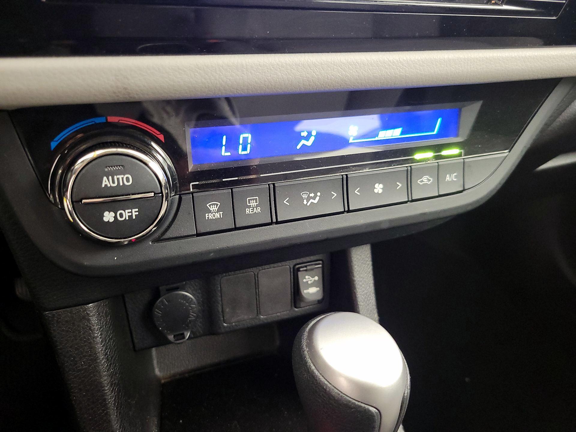 Thumbnail: 2014 Toyota Corolla - 15