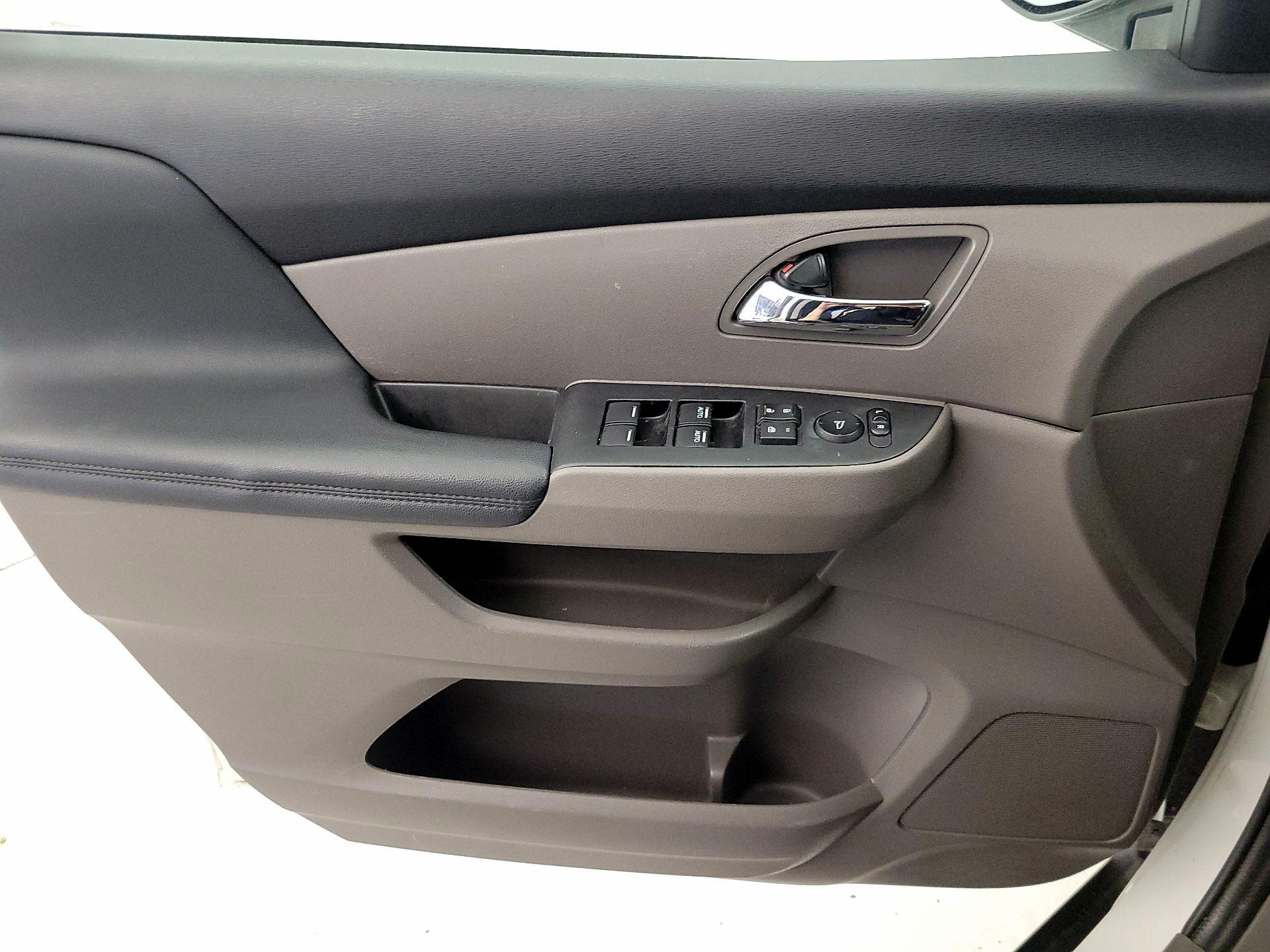 Thumbnail: 2015 Honda Odyssey - 12
