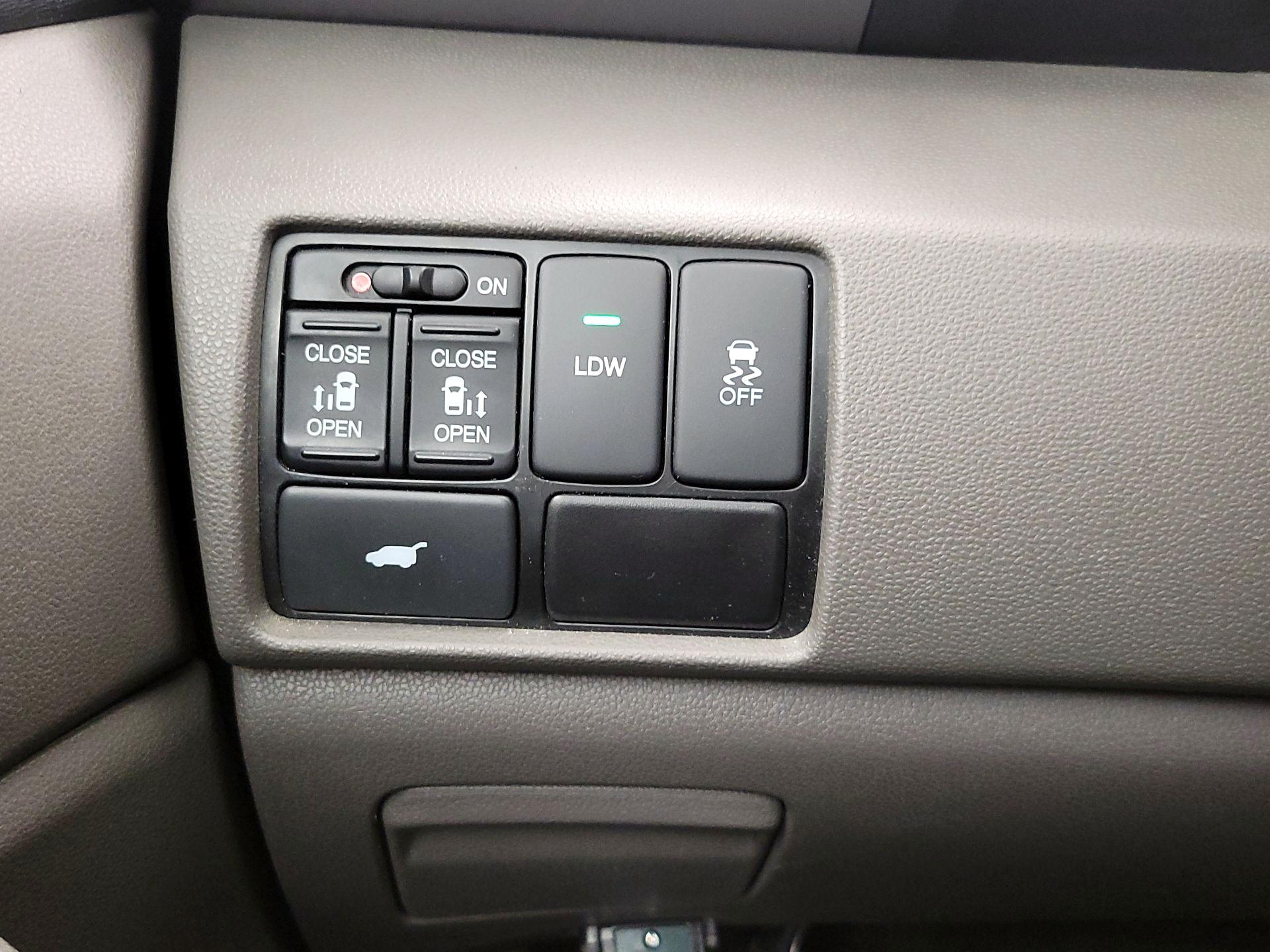 Thumbnail: 2015 Honda Odyssey - 13
