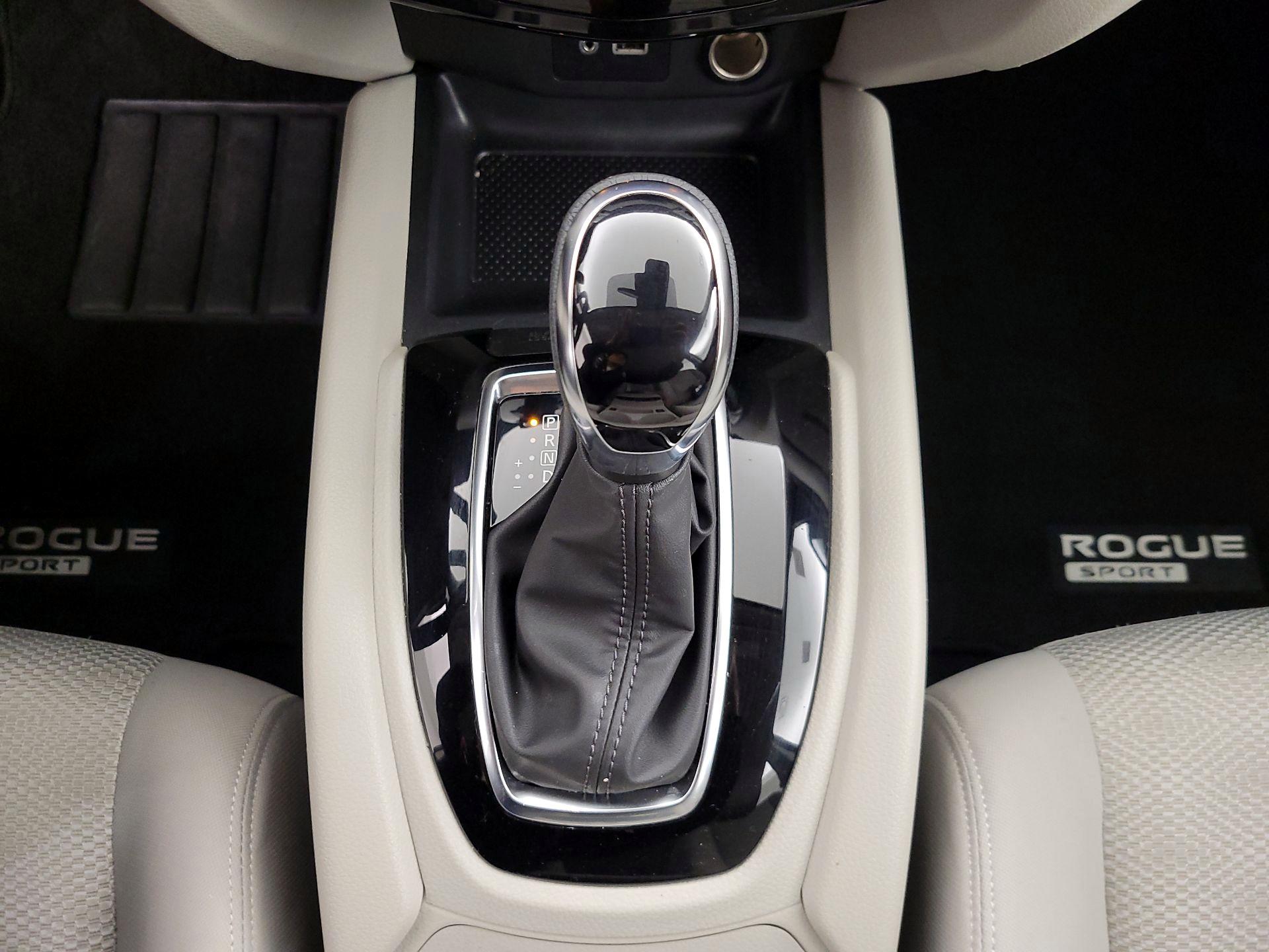 Thumbnail: 2021 Nissan Rogue Sport - 17
