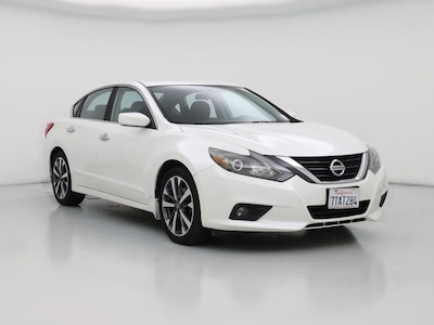 White 2016 Nissan Altima SR